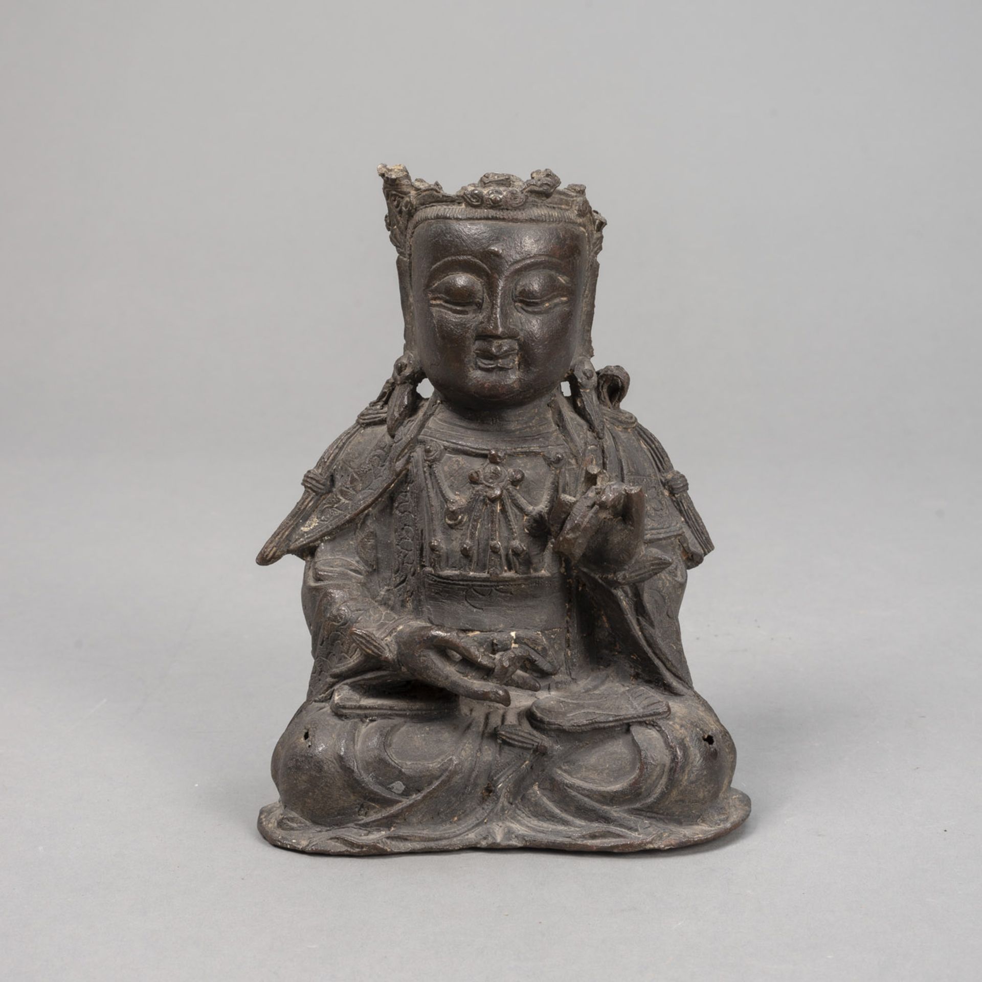 A BRONZE FIGURE OF GUANYIN