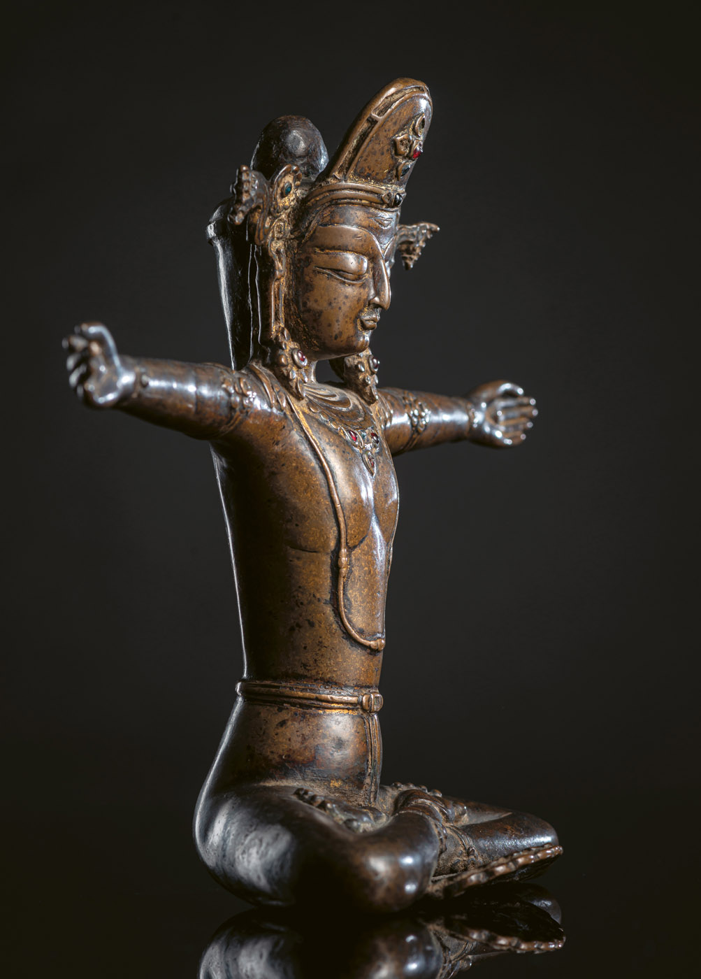 AN EXTREMELY RARE AND IMPORTANT BRONZE FIGURE OF INDRA IN CAPTIVITY - Image 9 of 12