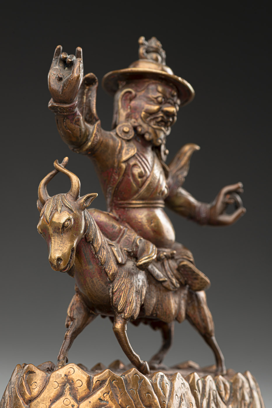 A BRONZE FIGURE OF A LOCAL DEITY - Image 2 of 2