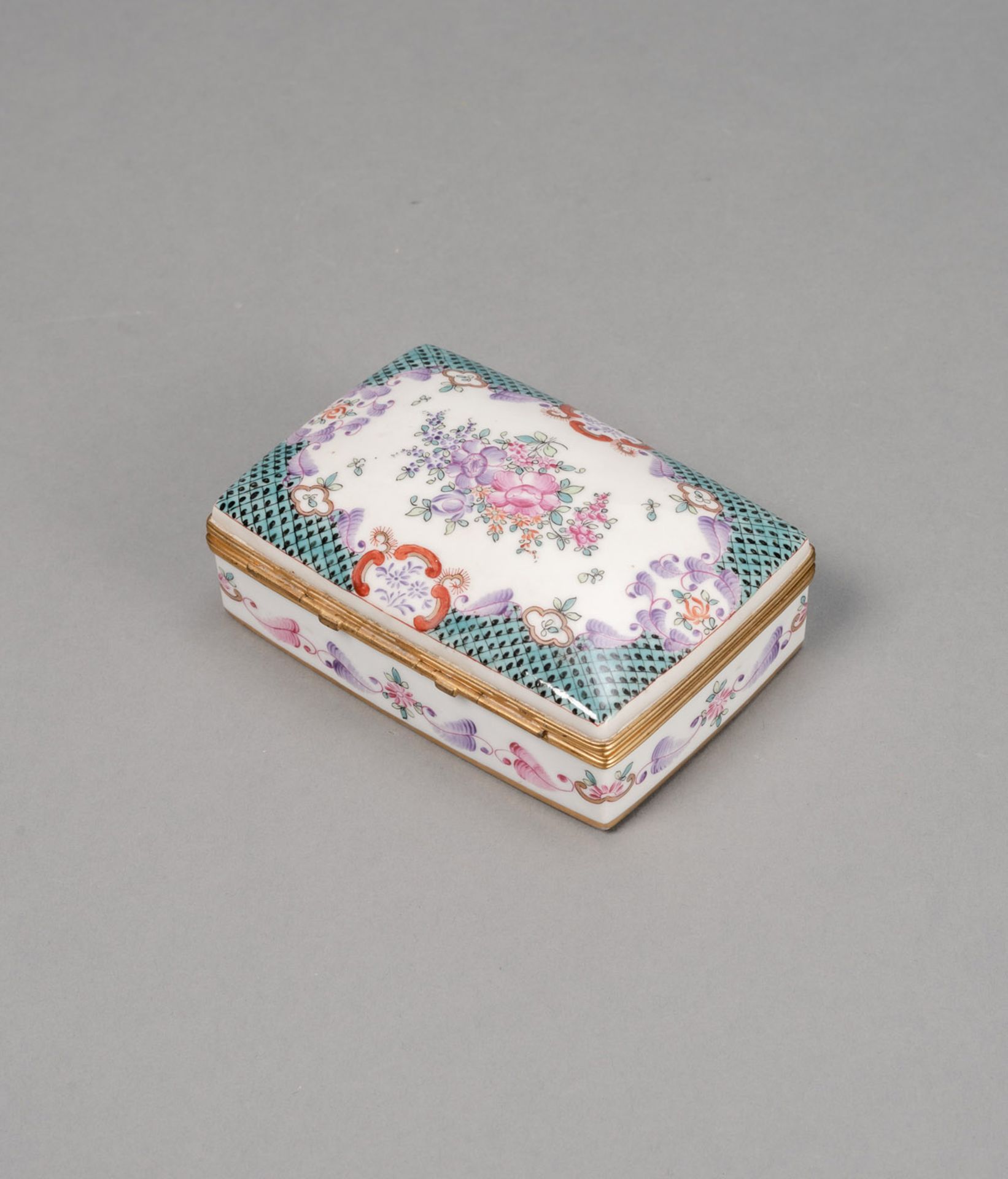 A RECTANGULAR LIDDED BOX WITH FLORAL DECORATION - Image 3 of 4