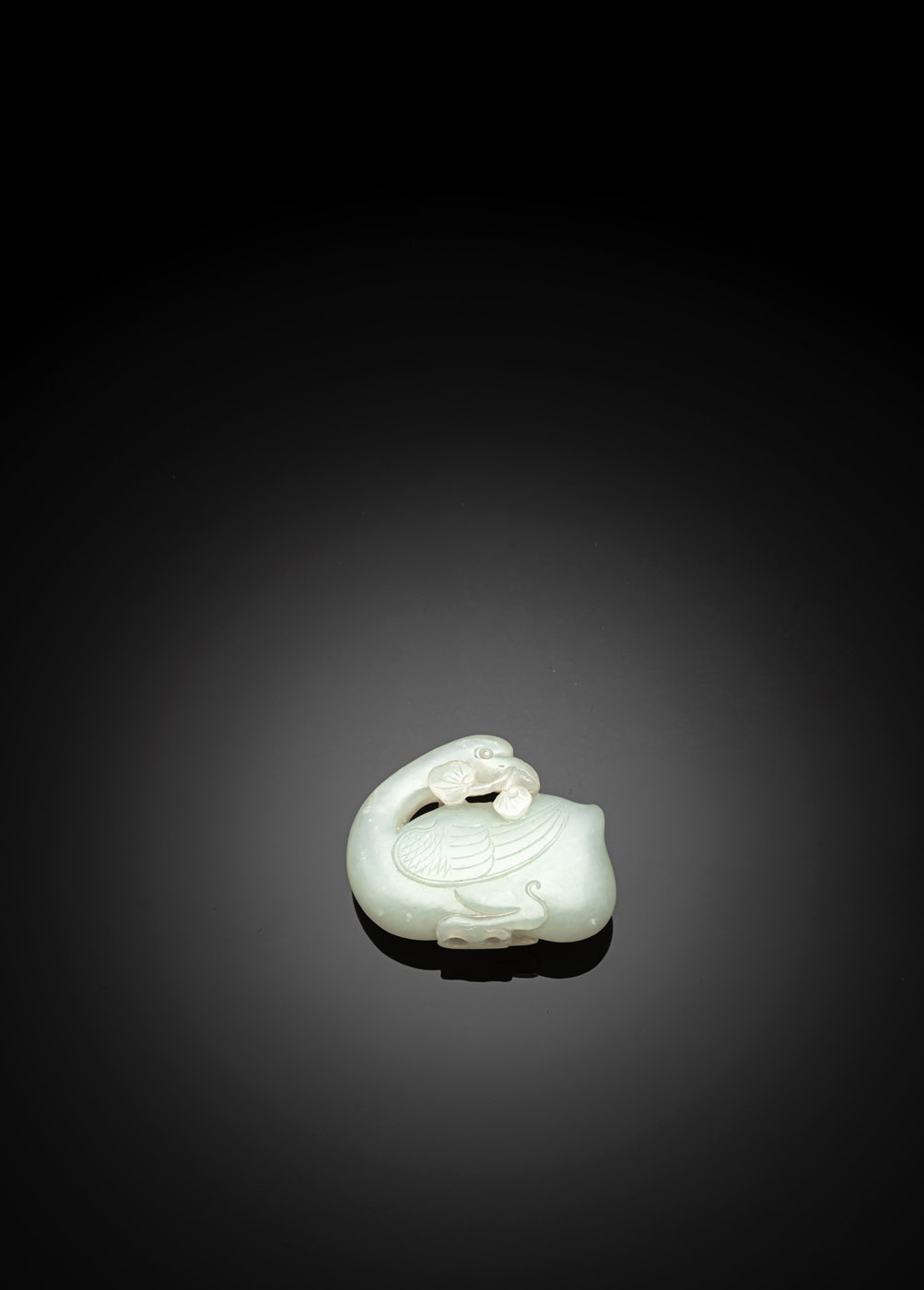 A FINE CARVED LIGHT GREEN JADE DUCK - Image 2 of 2