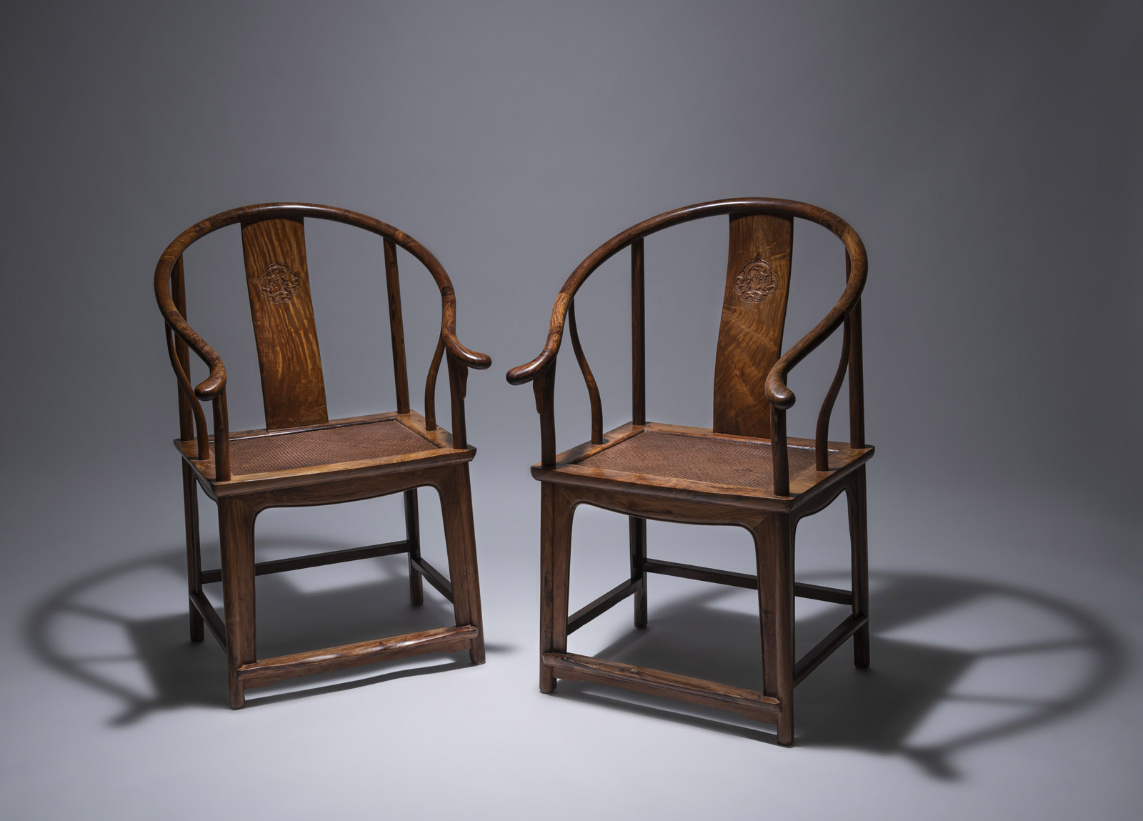 A PAIR OF HUANGHUALI WOOD 'CHILONG' DRAGON MEDALLION HORSESHOE-BACK ARMCHAIRS 'QUANYI' - Image 2 of 8