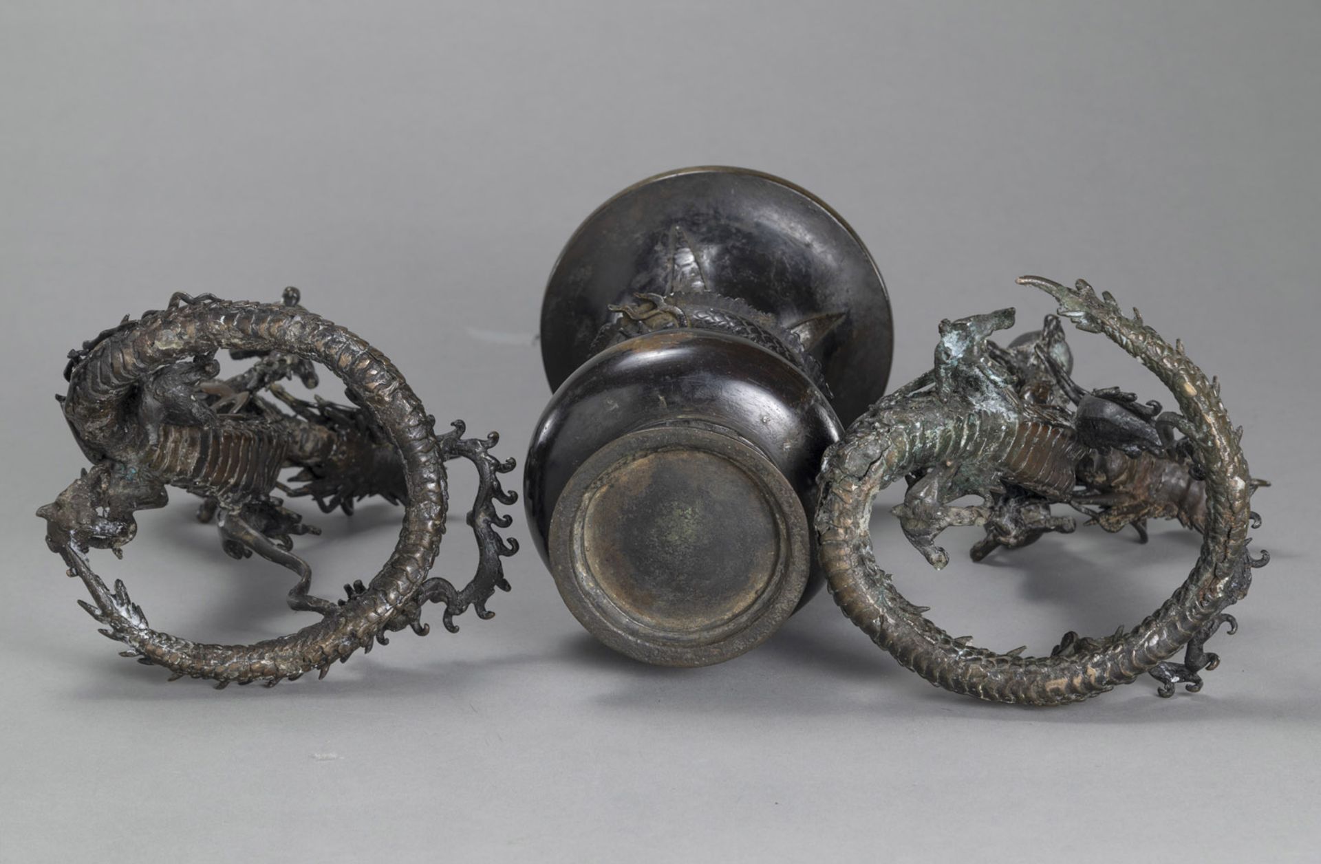 A PAIR OF DRAGON-SHAPED BRONZE CANDLESTICKS AND A BRONZE VASE WITH CURLING DRAGON - Image 4 of 4