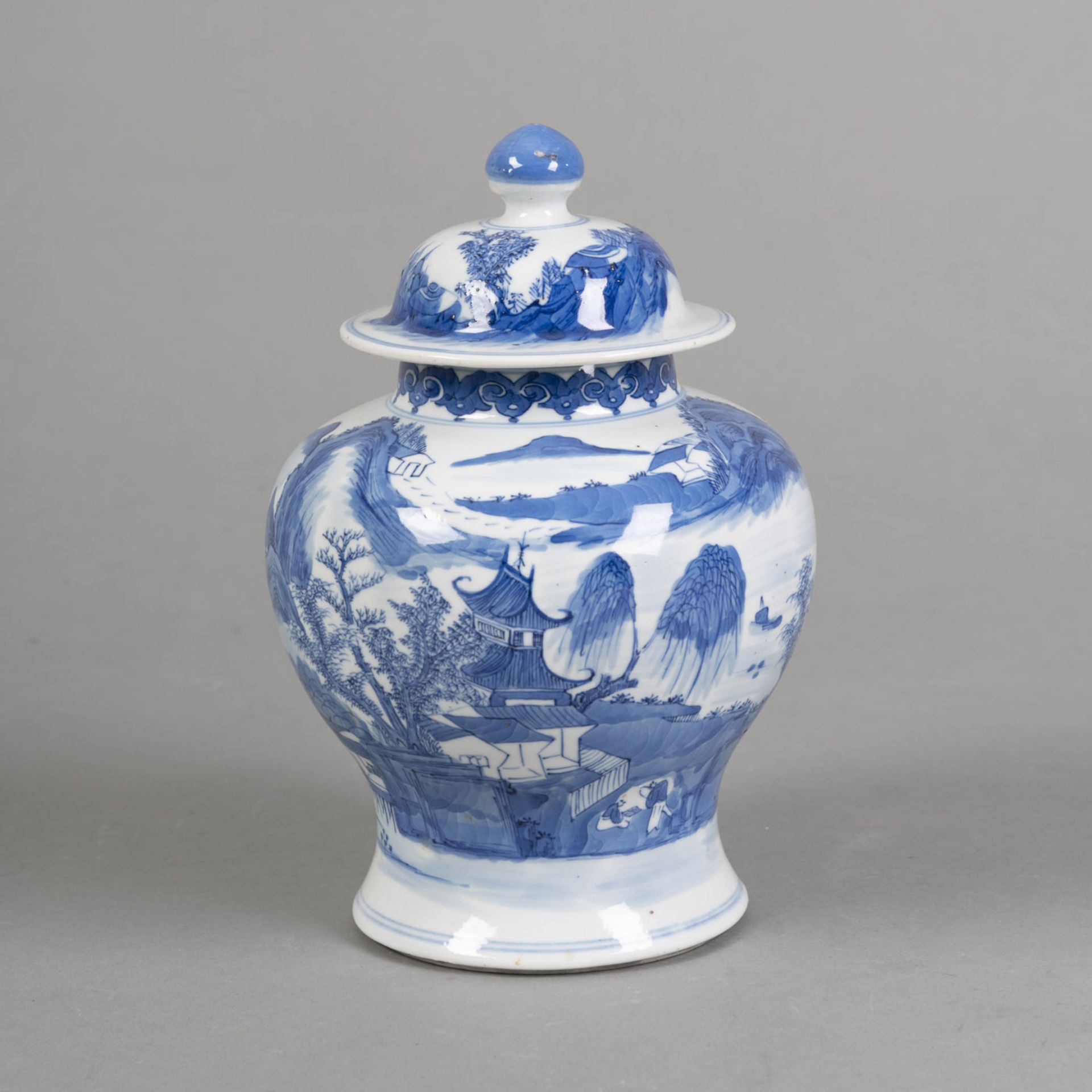 A BLUE AND WHITE PORCELAIN VASE AND COVER DEPICTING A SEA LANDSCAPE