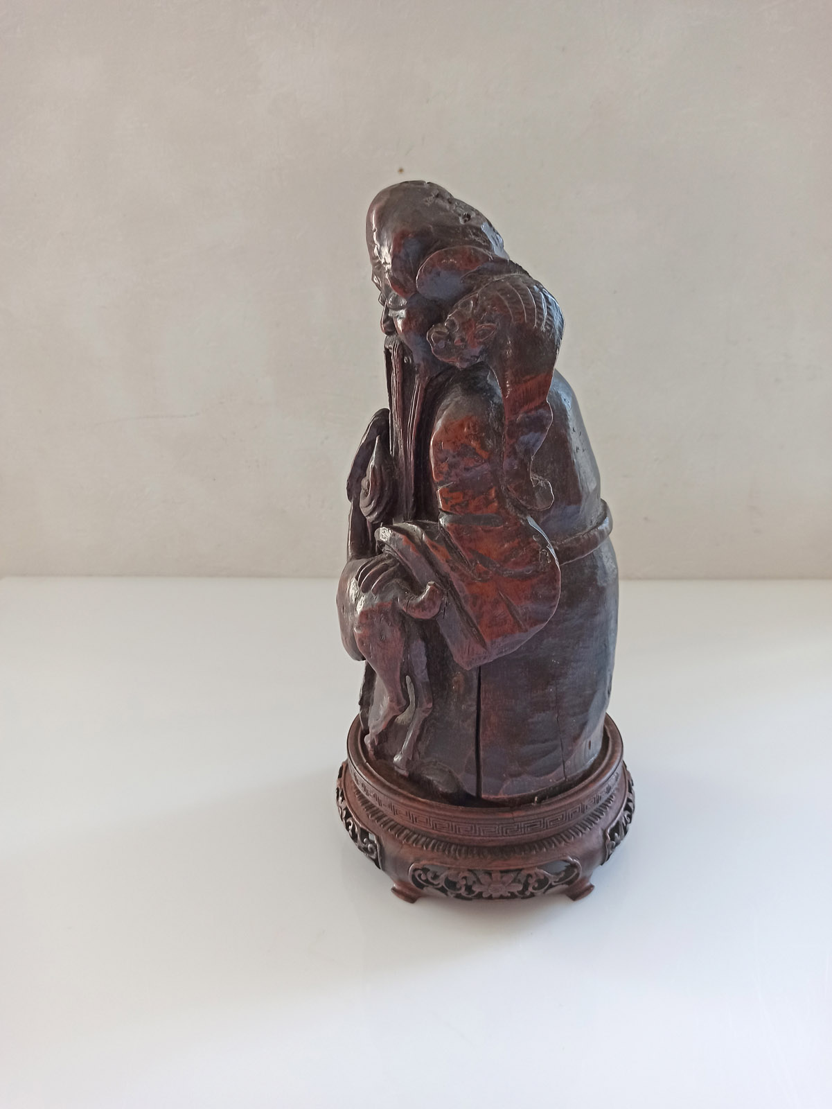 A CARVED BAMBOO FIGUR E OF SHOULAO HOLDING A PEACH  ACCOMPANIED BY A  DEER AND A BAT - Image 3 of 6