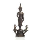 Bronze des Buddha Shakyamuni flankiert von Paar Adoranten