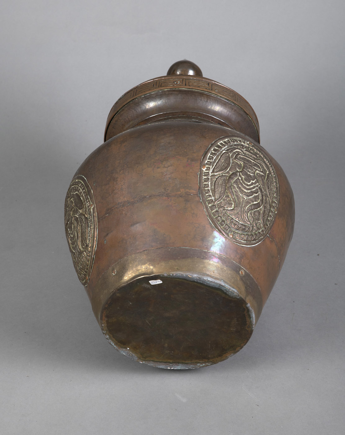 A LARGE EMBOSSED COPPER AND BRASS STORAGE VESSEL WITH SURROUNDING SWASTIKA AND "SHOU" CHARACTER DEC - Image 4 of 4