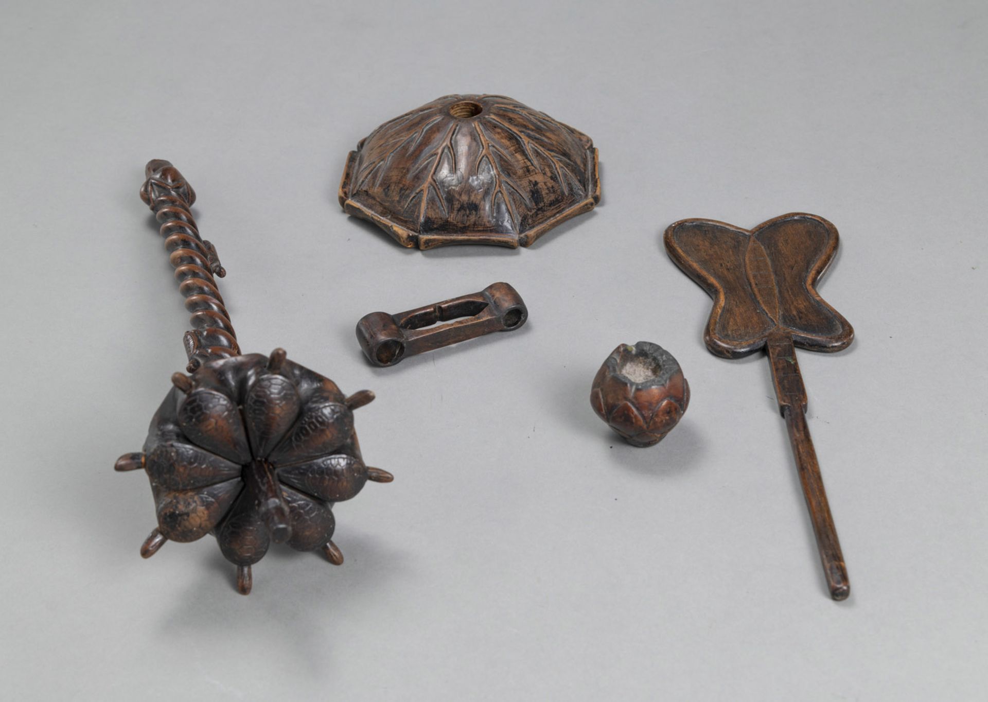A MULTI-PART WOODEN CANDLESTICK  IN THE SHAPE OF A LOTUS DECORATED WITH SMALL TURTLES AND A LEAF FA - Image 3 of 3