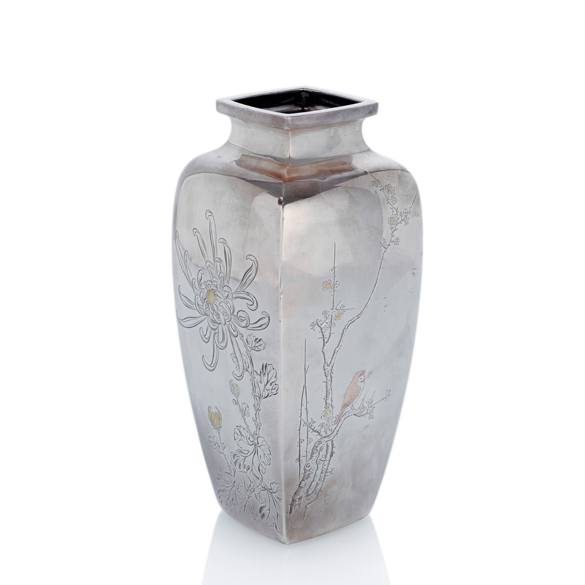 A SQUARE-SHAPED SILVER VASE WITH FLORAL DECORATION