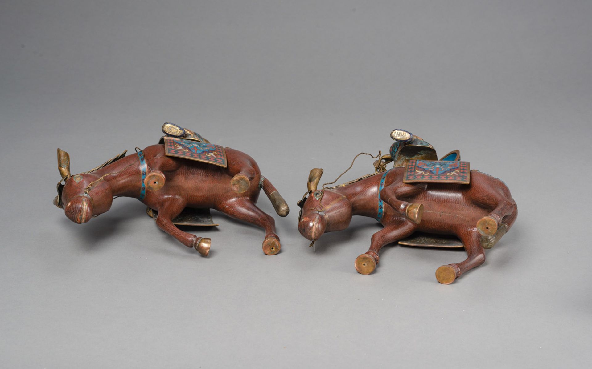 Paar auf Pferden reitende Herren aus Cloisonné - Bild 4 aus 4