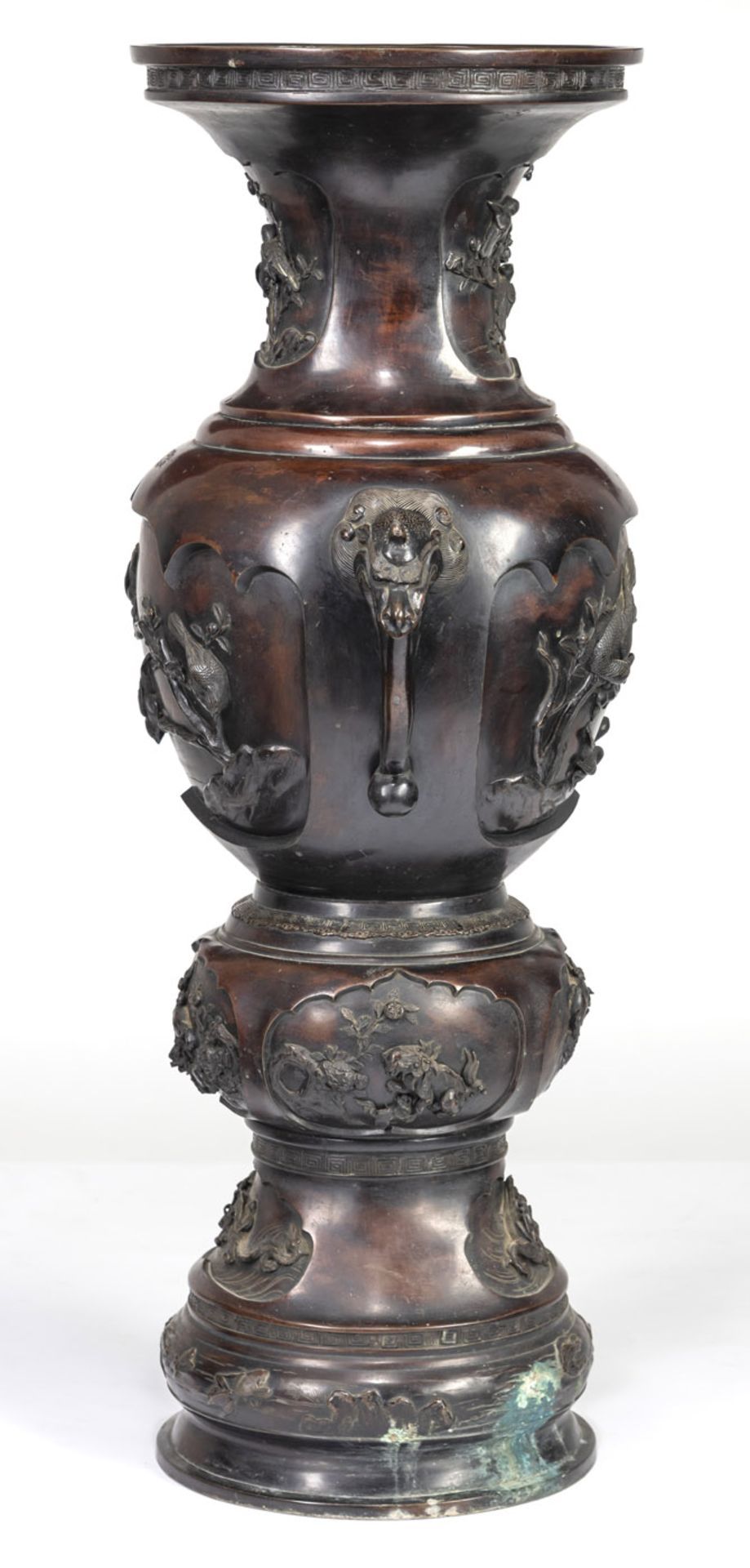 A LARGE BRONZE VASE WITH TWO BAKU HEAD HANDLES AND RESERVES DEPICTING FLOWERS AND BIRD IN RELIEF ON - Image 4 of 8