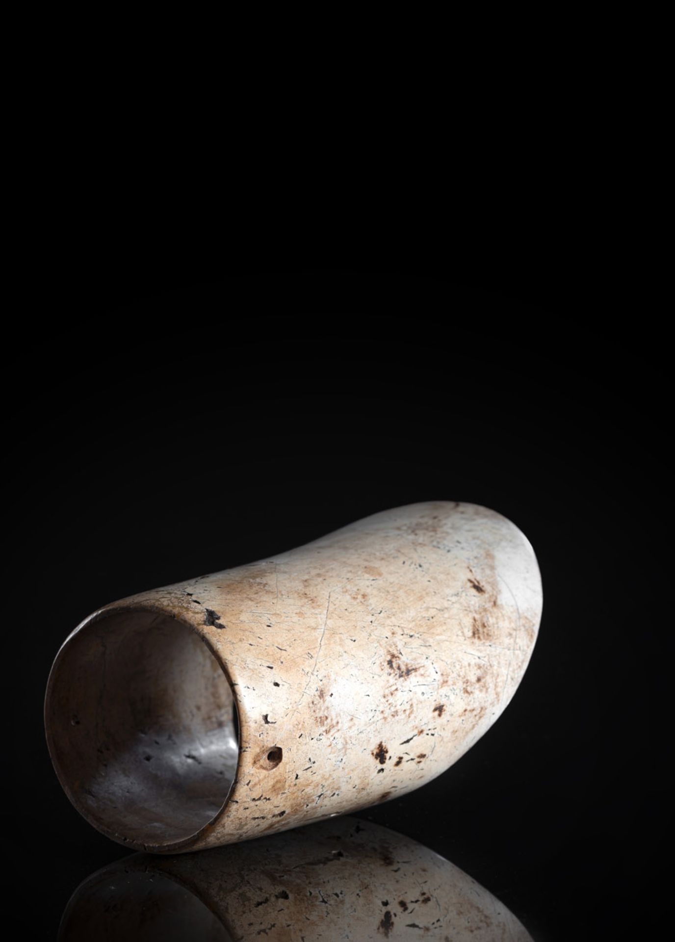 A RARE LARGE NEOLITHIC HEADPIECE - Image 2 of 2