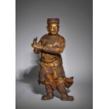 Große Figur des Guan Ping aus Holz mit Lackvergoldung