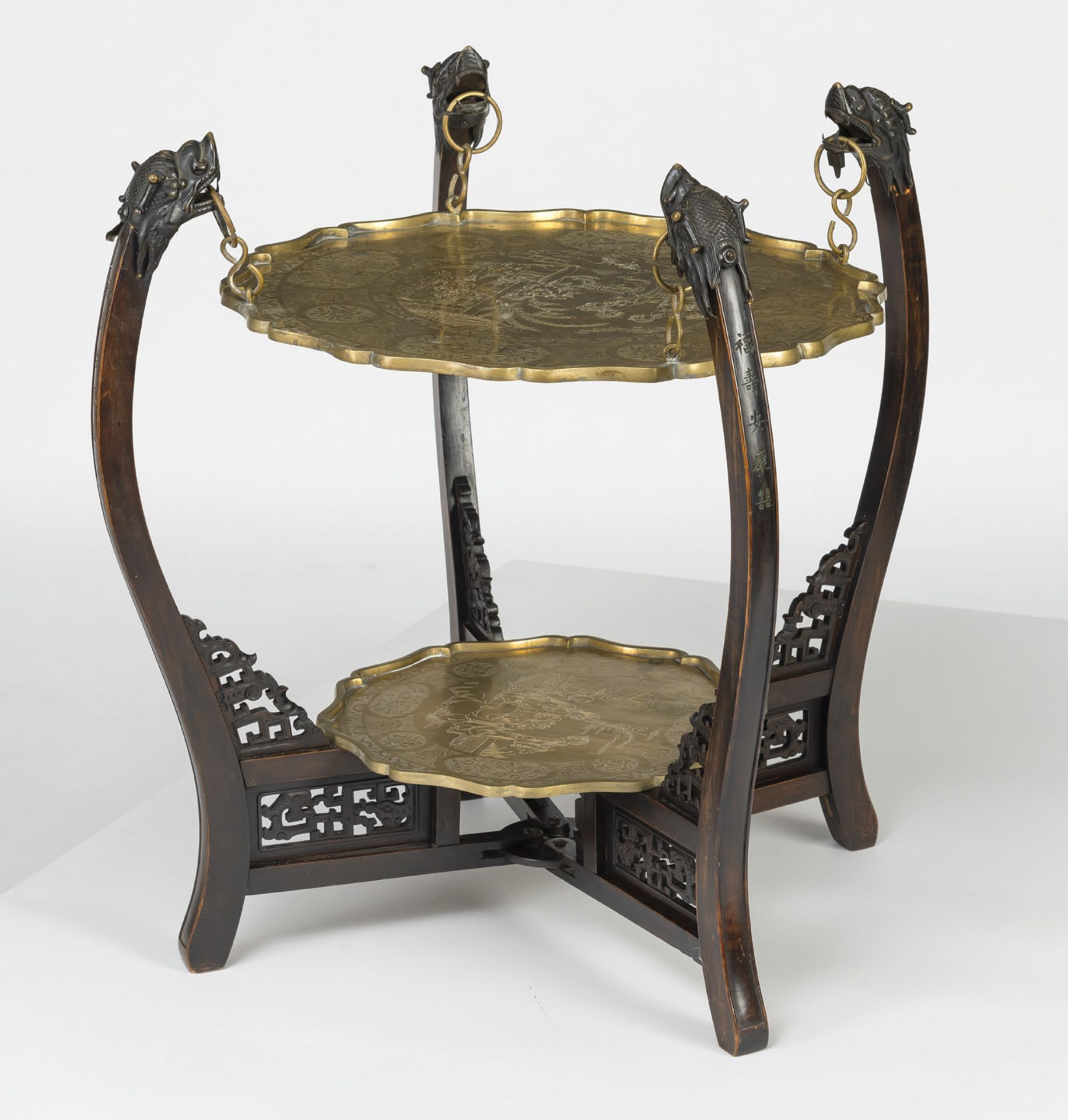 A 'FU SHOU AN KANG (SHUANG)XI'-INSCRIBED SIDE TABLE WITH FLORIFORM BRASS TRAYS, INCISED WITH FIGURA - Image 3 of 6