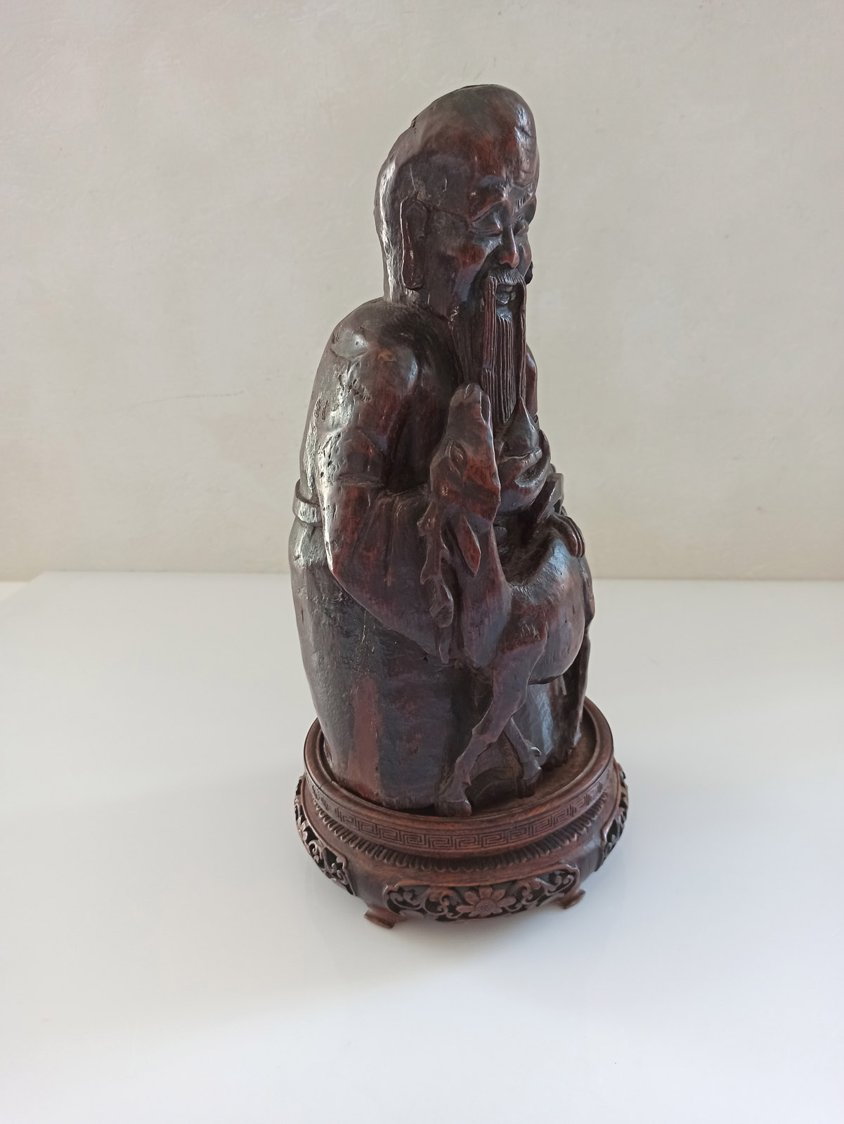 A CARVED BAMBOO FIGUR E OF SHOULAO HOLDING A PEACH  ACCOMPANIED BY A  DEER AND A BAT - Image 5 of 6