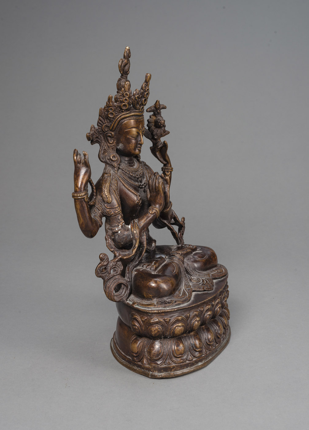 A BRONZE FIGURE OF SHADAKSHARI - Image 2 of 4