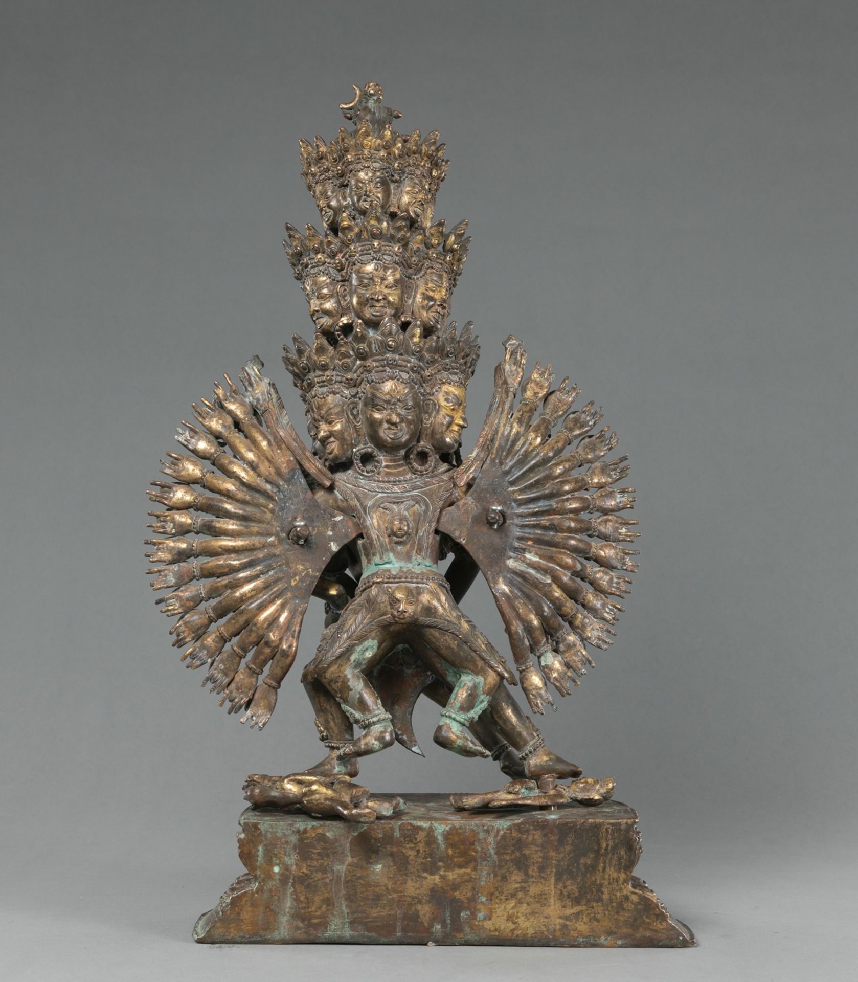 Große Bronzefigur des Hevajra in Yab-yum mit seiner Gefährtin - Bild 4 aus 10