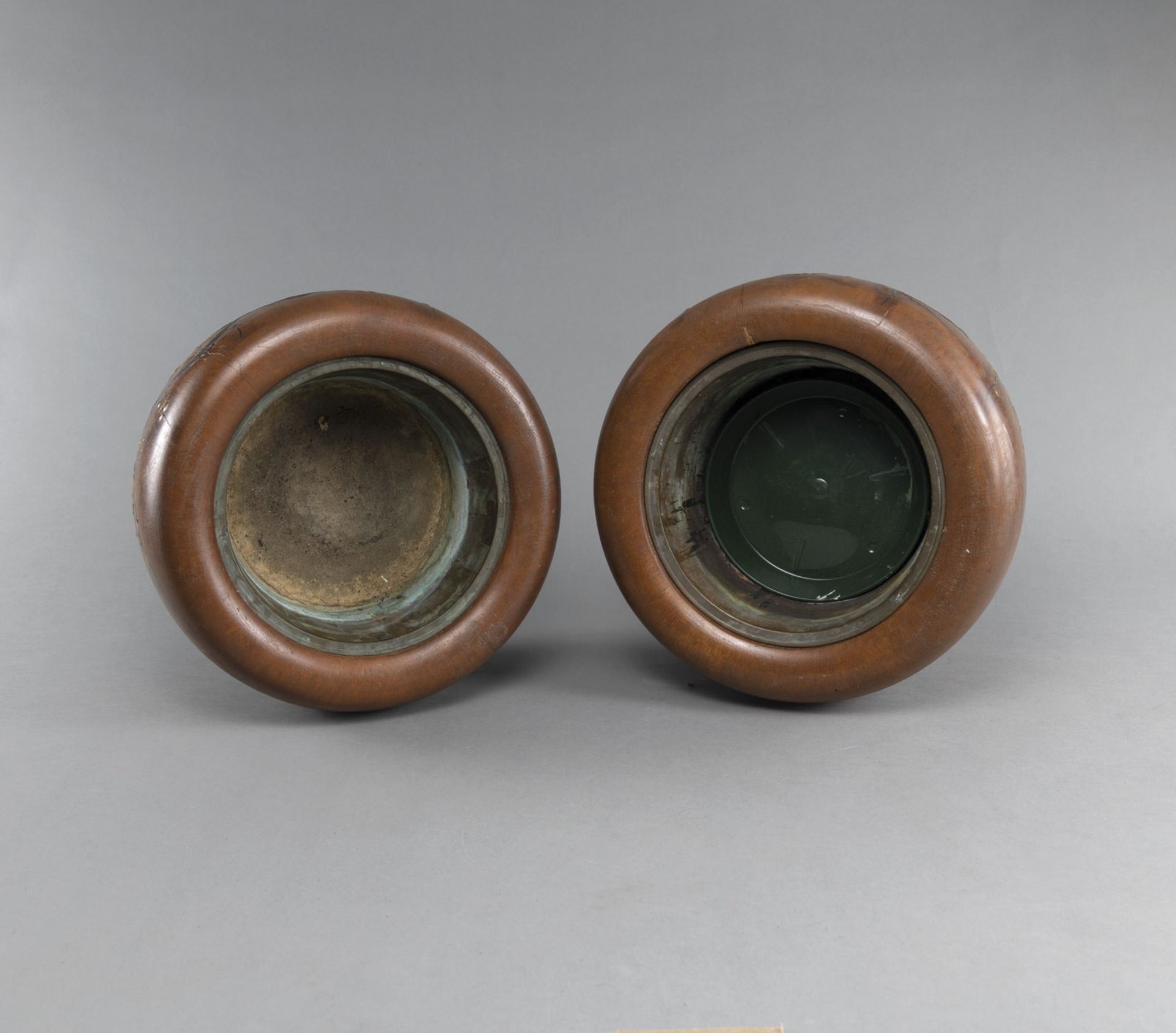 A PAIR OF WOOD CACHEPOTS WITH LACQUER DECORATION OF PRUNUS BRANCHES - Image 3 of 4