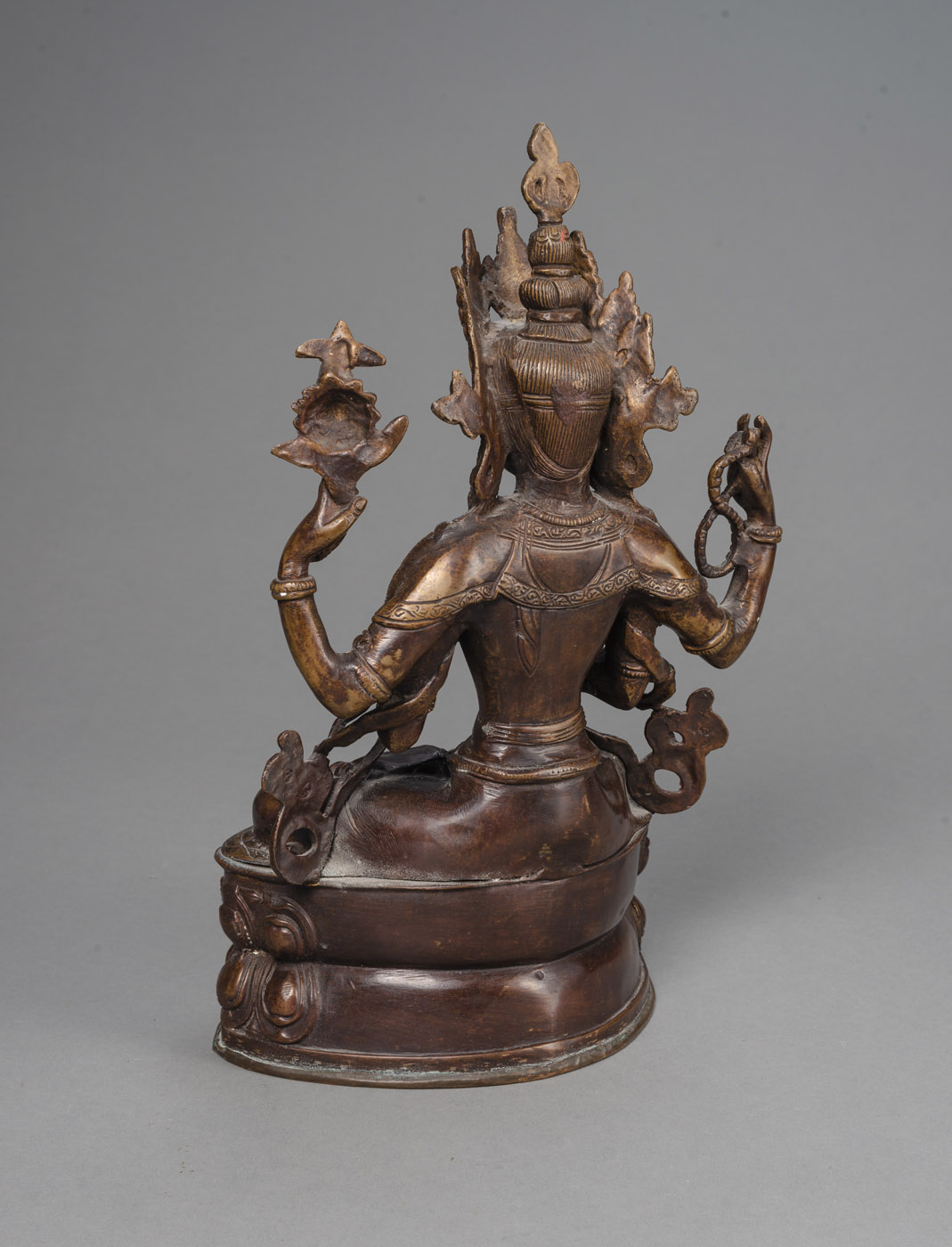 A BRONZE FIGURE OF SHADAKSHARI - Image 3 of 4