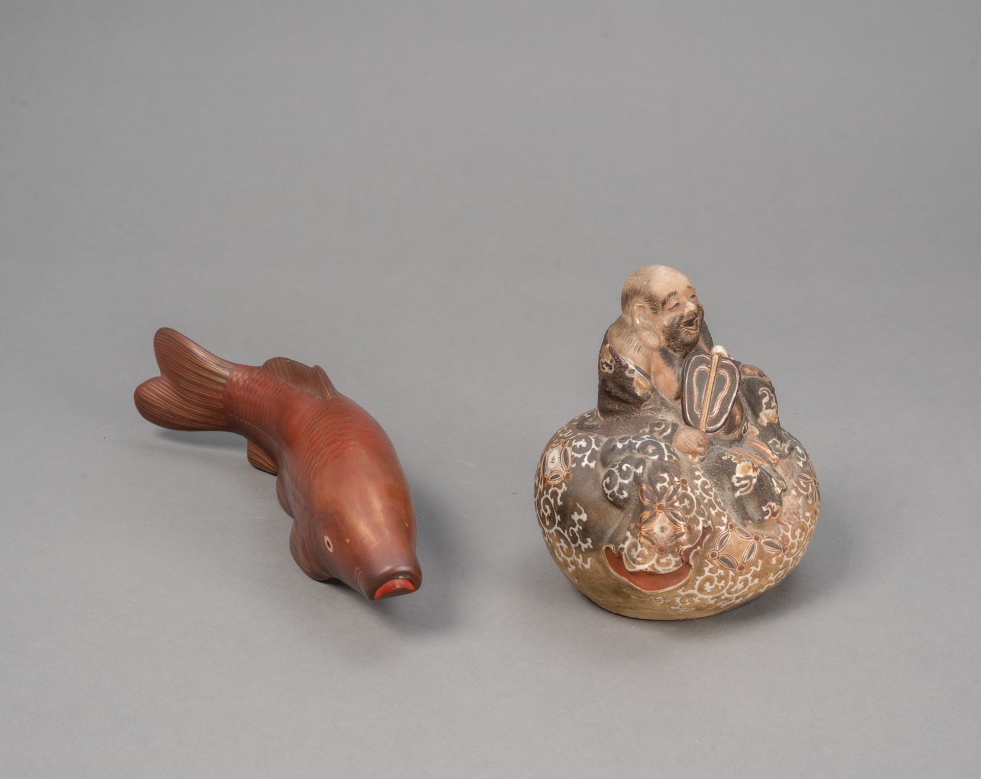 A BIZEN WARE FIGURE OF HOTEI SEATED ATOP HIS BAG AND A RED-AND GILT -LACQUERED WOOD OKIMONO OF A CA - Image 4 of 4