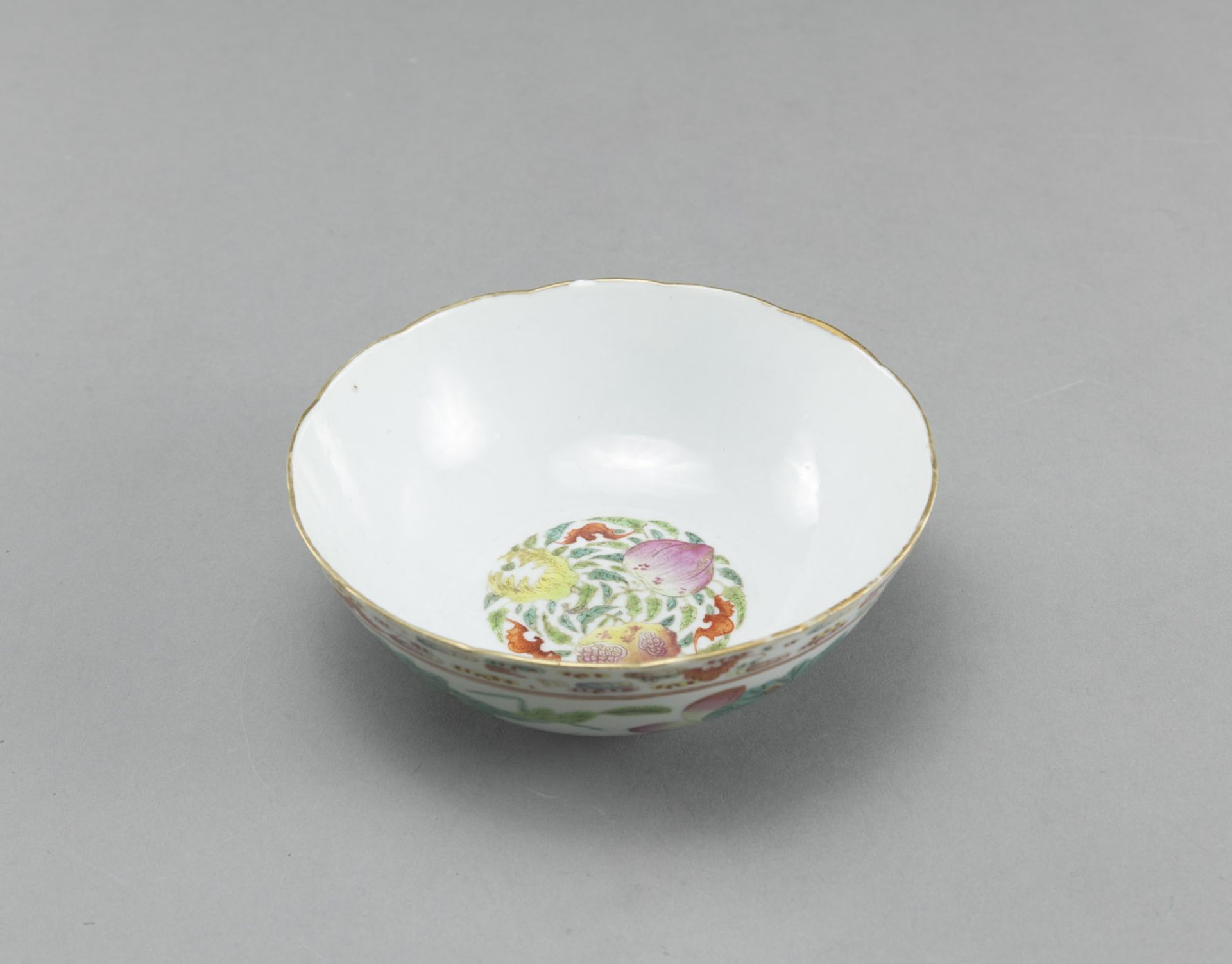 A 'FAMILLE ROSE' PORCELAIN BOWL DEPICTING A LOTUS POND WITH DUCKS - Image 3 of 8