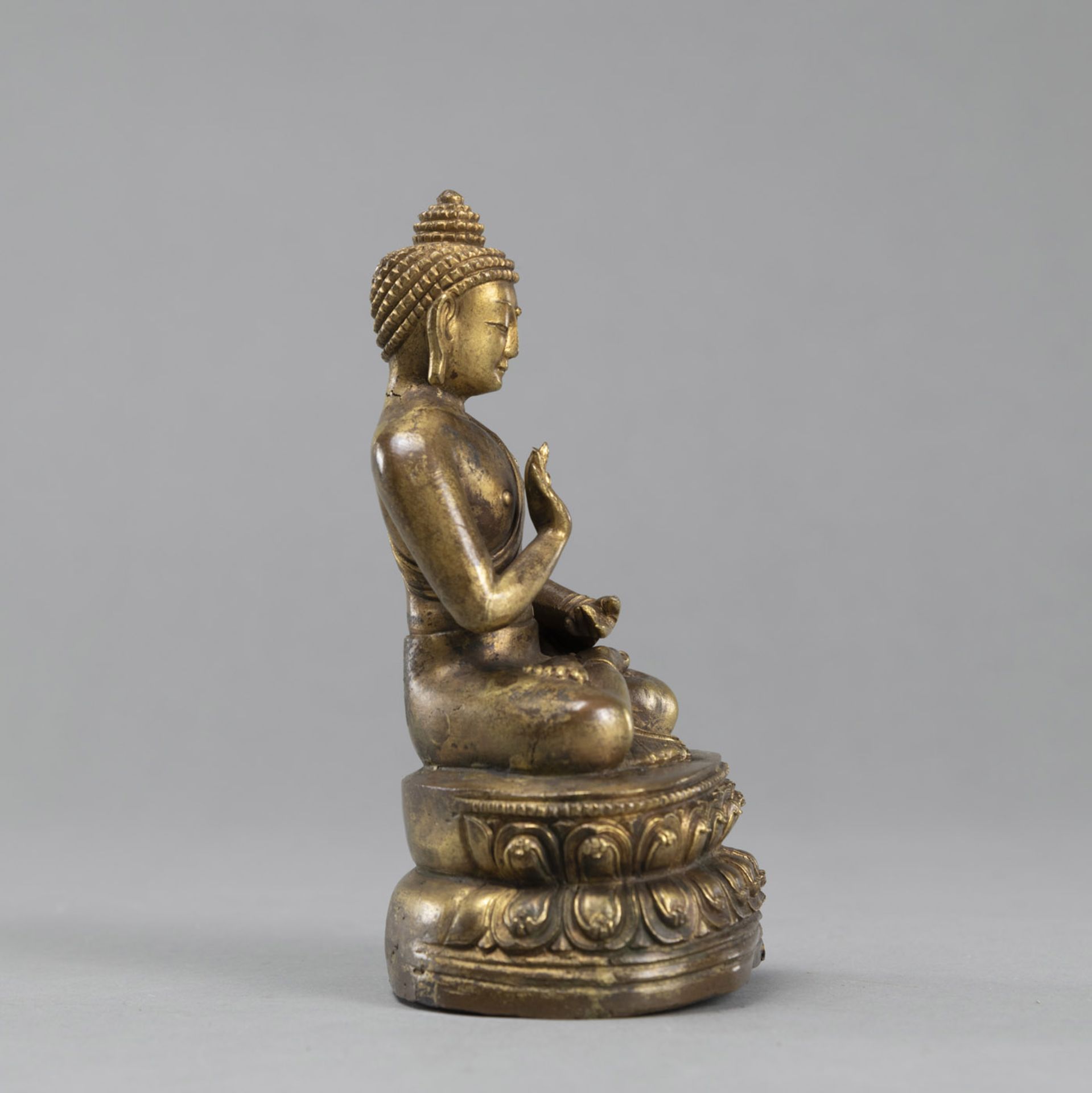 A SEATED BRONZE BUDDHA SHAKYAMUNI - Image 2 of 4