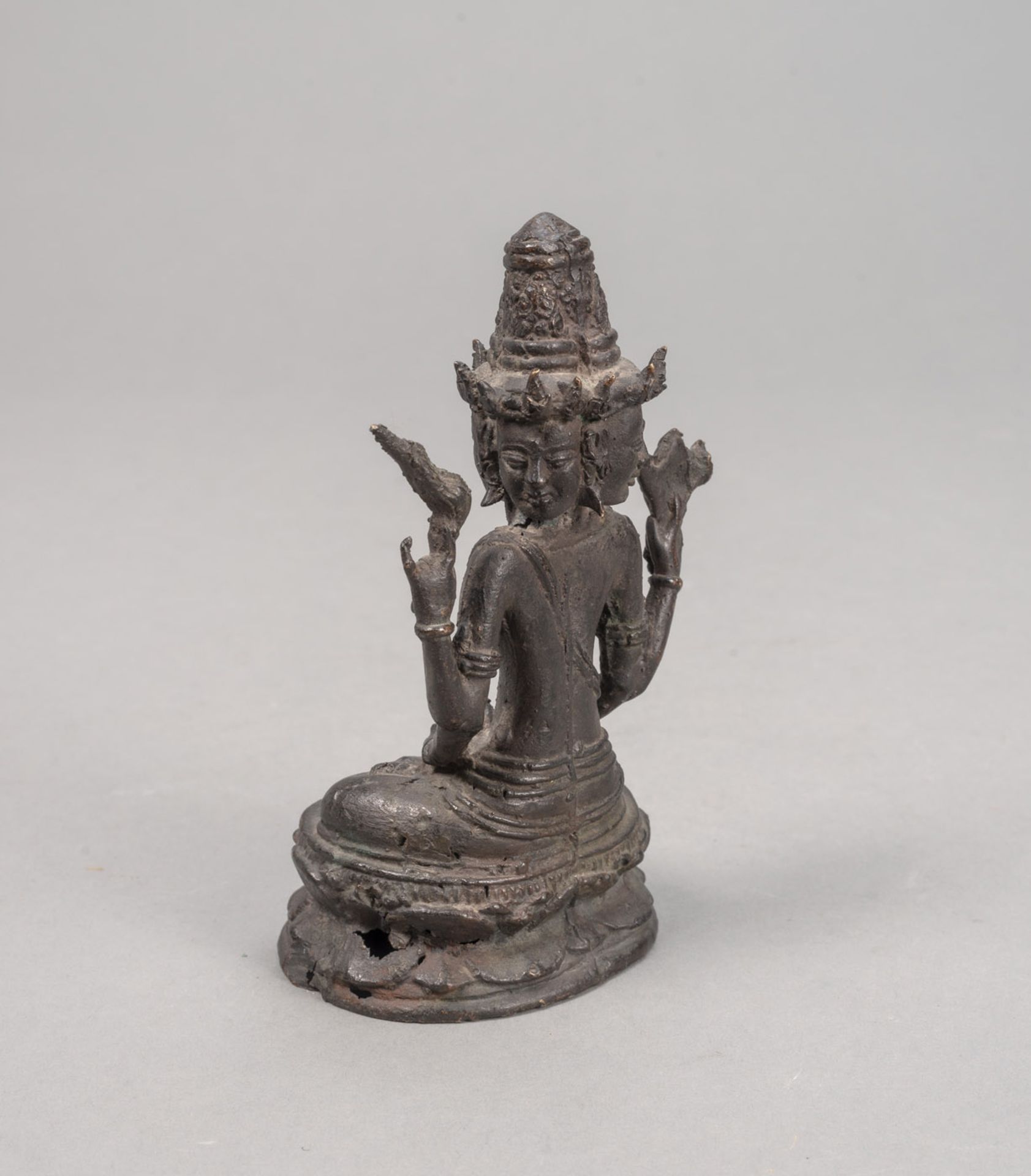 A BRONZE FIGURE OF A THREE-FACED DEITY - Image 2 of 4