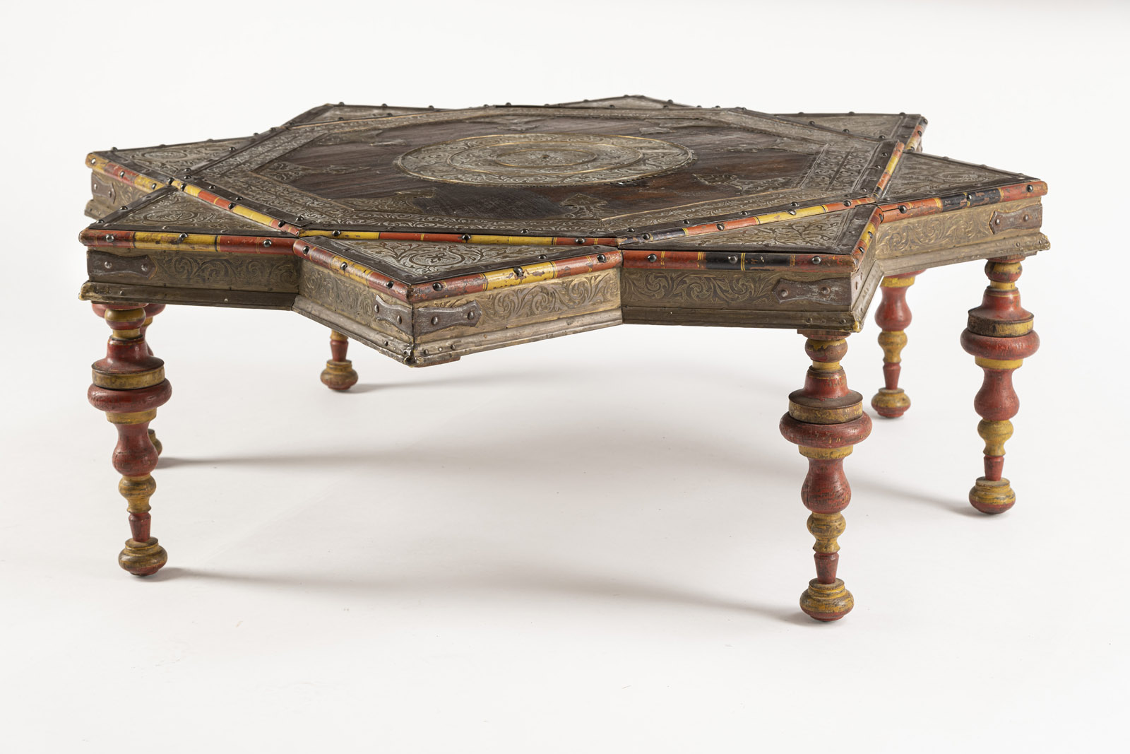 A STAR-SHAPED METAL EMBELLISHED WOOD TABLE - Image 6 of 8