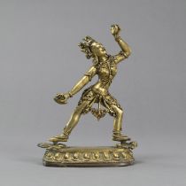 Feuervergoldete Bronze der stehenden Dakini mit Kapala und Katrika auf einem Lotossockel