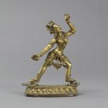 Feuervergoldete Bronze der stehenden Dakini mit Kapala und Katrika auf einem Lotossockel