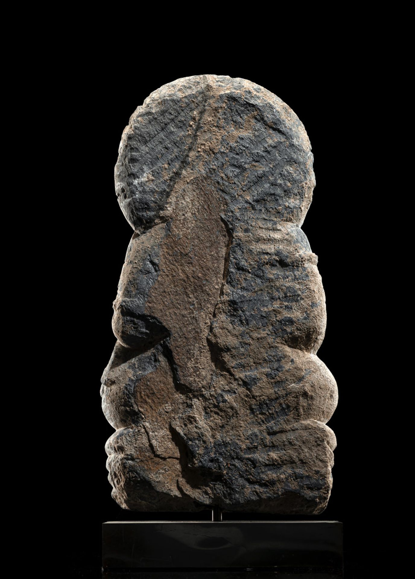 Skulptur des Maitreya aus grauem Schiefer - Bild 2 aus 4