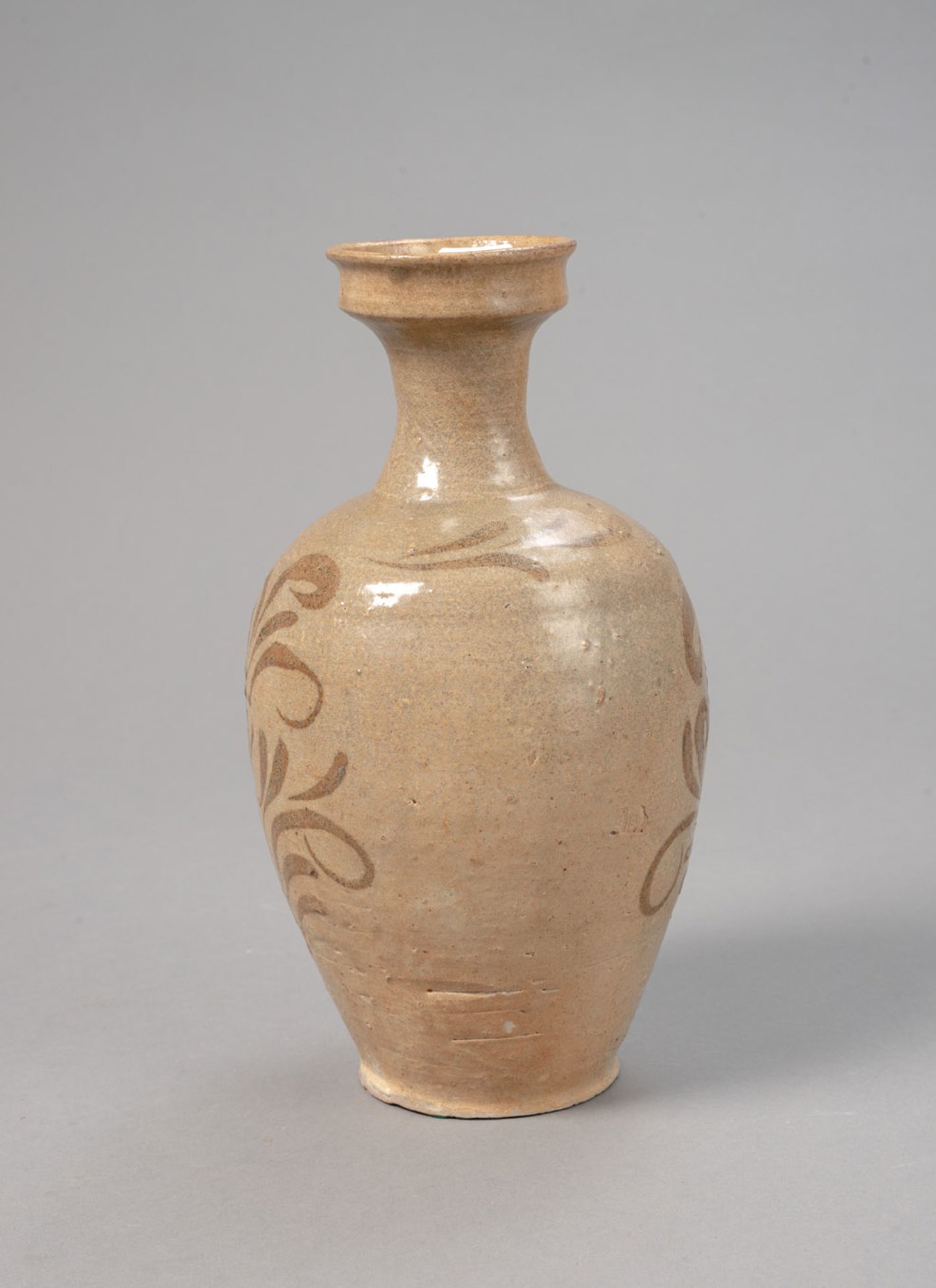 A STONEWARE BUNCHEONG VASE WITH FLORAL DECORATION - Image 2 of 4