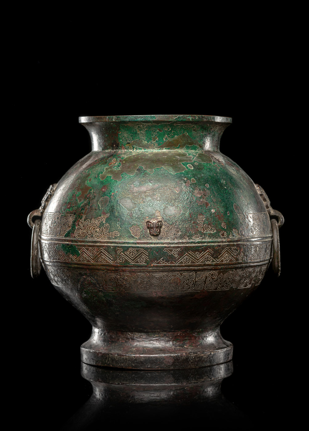 A RARE BRONZE VESSEL 'HU'