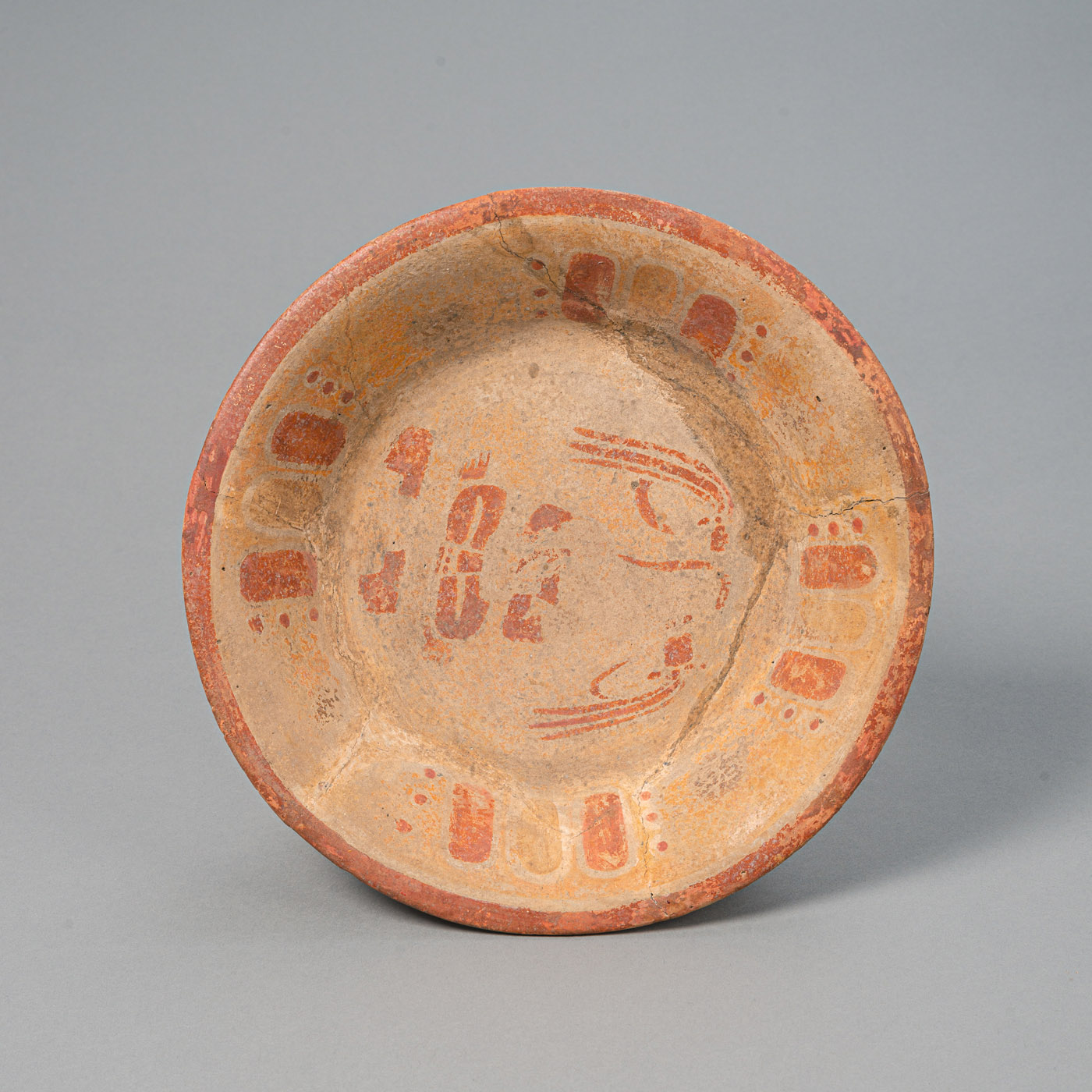 A TRIPOD PRECOLUMBIAN POTTERY DISH - Image 2 of 3