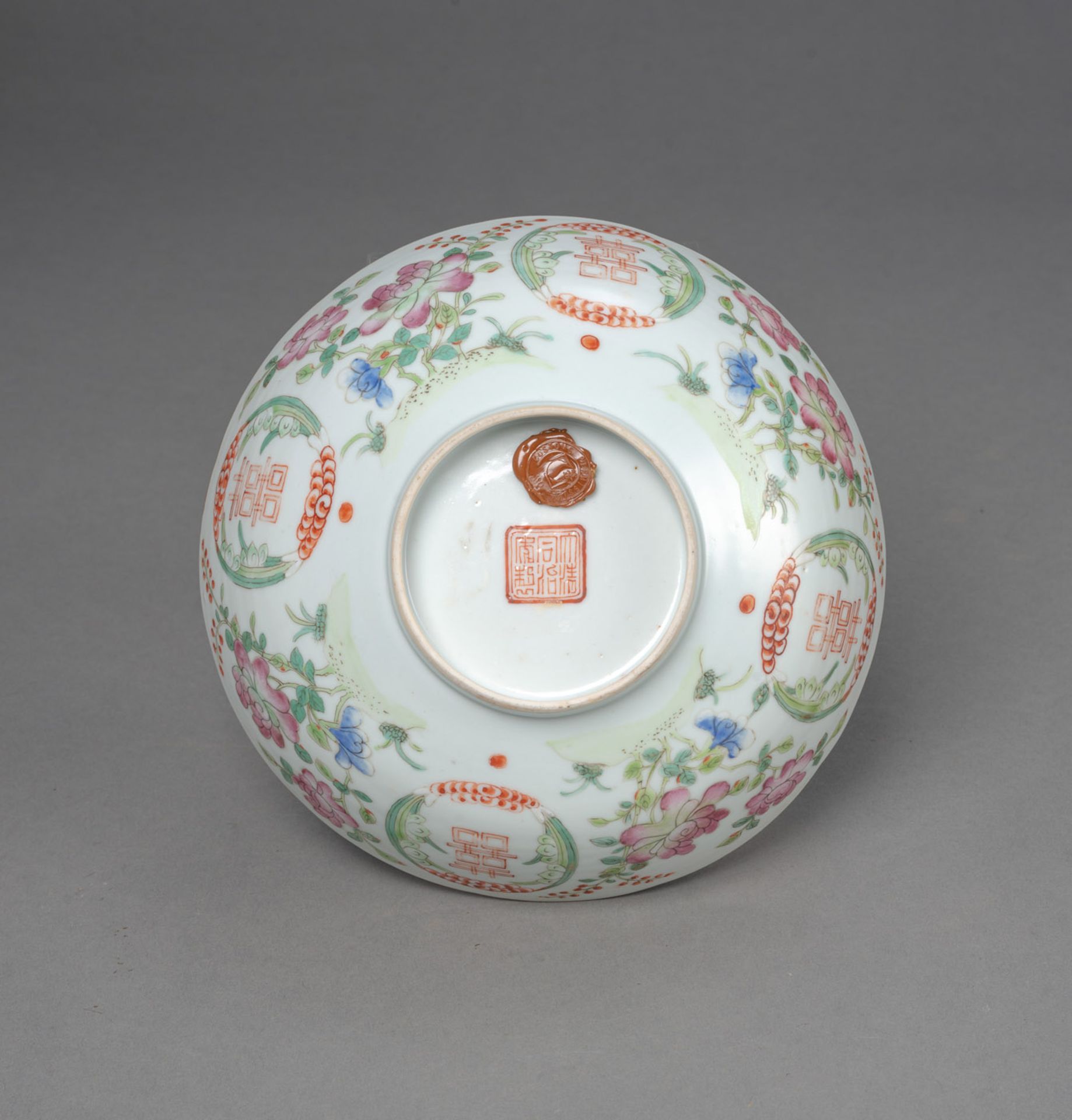 A FLORIFORM 'FAMILLE ROSE' 'SHUANGXI' PORCELAIN BOWL - Image 4 of 4