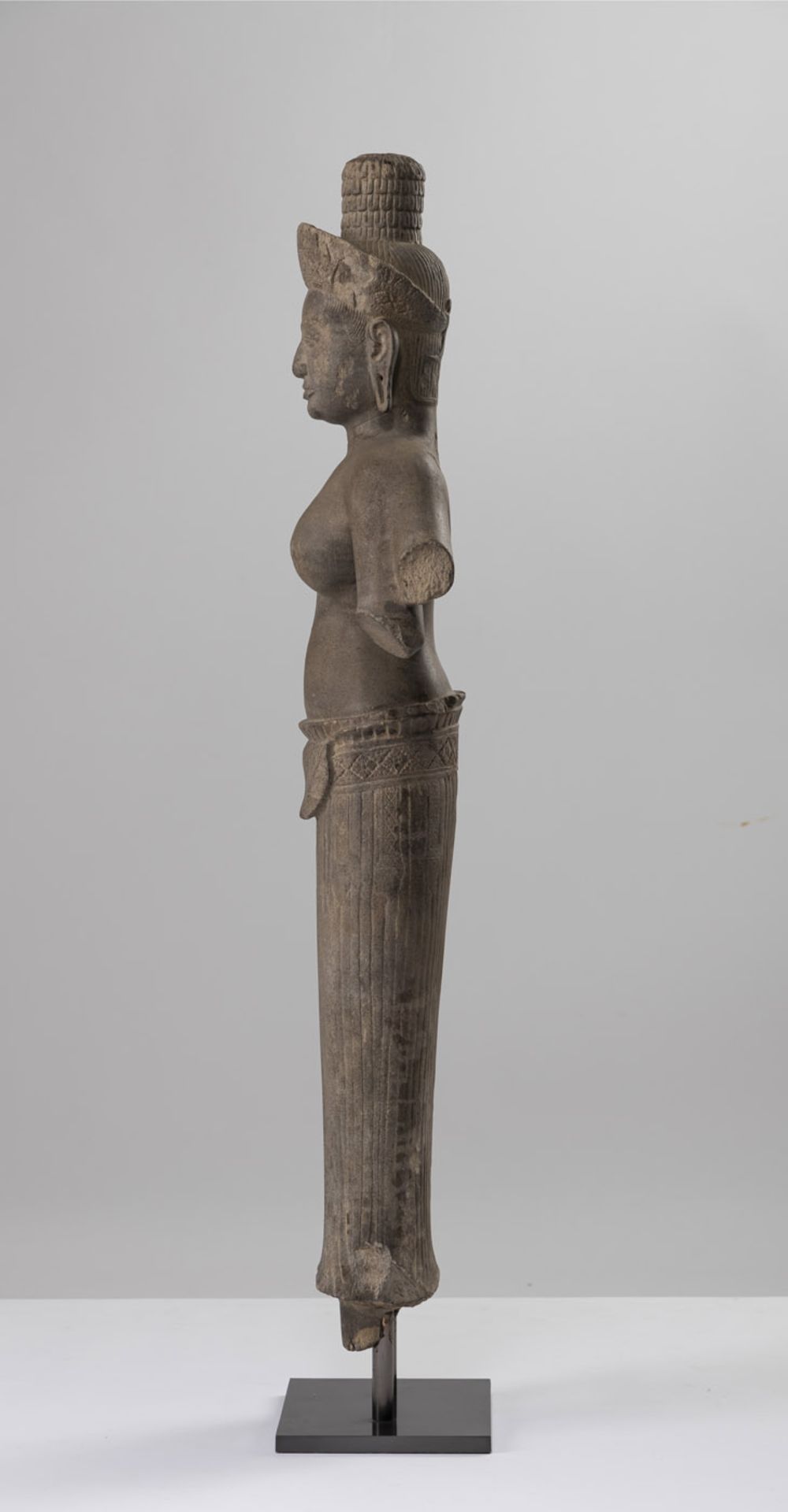 A POLISHED SANDSTONE FIGURE OF DURGA - Image 4 of 6