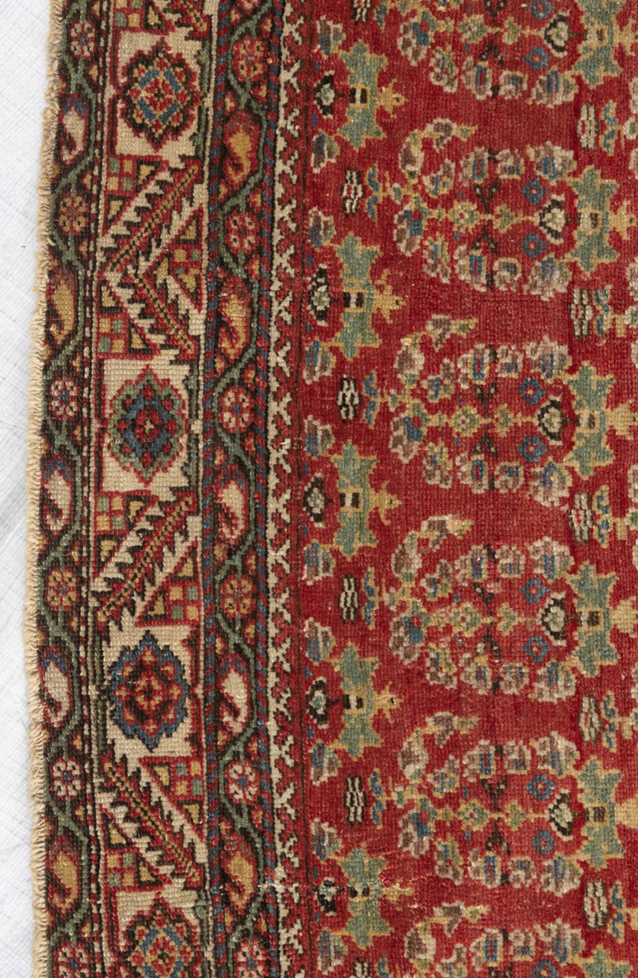 A FARAHAN RUG FRAGMENT - Image 2 of 5