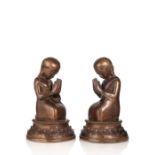 Paar Adoranten aus Bronze im Anbetungsgestus