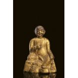 Feuervergoldete Repoussé-Figur eines sitzenden Arhat