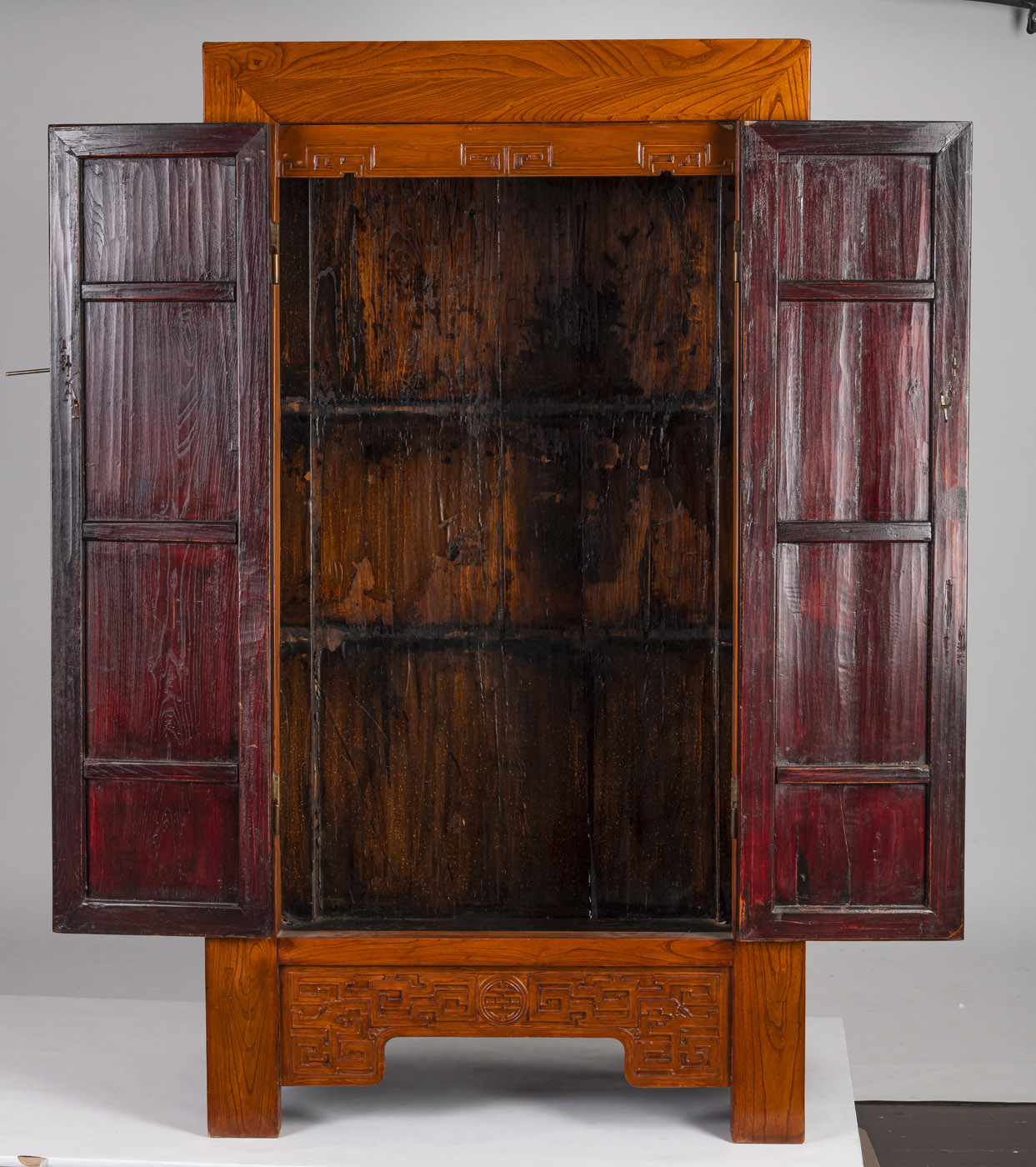 A PAIR OF WOODEN CABINETS WITH BRONZE FITTINGS, THE LOWER APRONS CARVED WIITH 'SHOU' CHARACTERS AND - Image 11 of 15