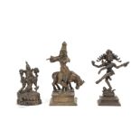 Drei Bronzefiguren der Syamatara, des Krishna und Nataraja-Shiva