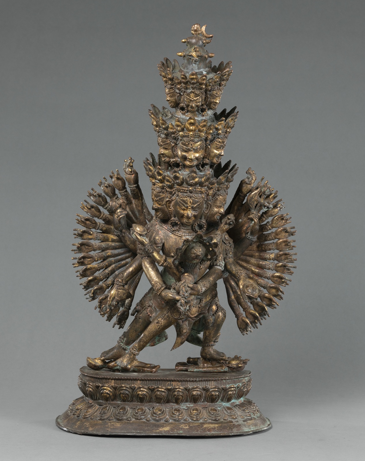 A LARGE BRONZE FIGURE OF HEVAJRA IN YAB-YUM WITH HIS CONSORT - Image 6 of 10