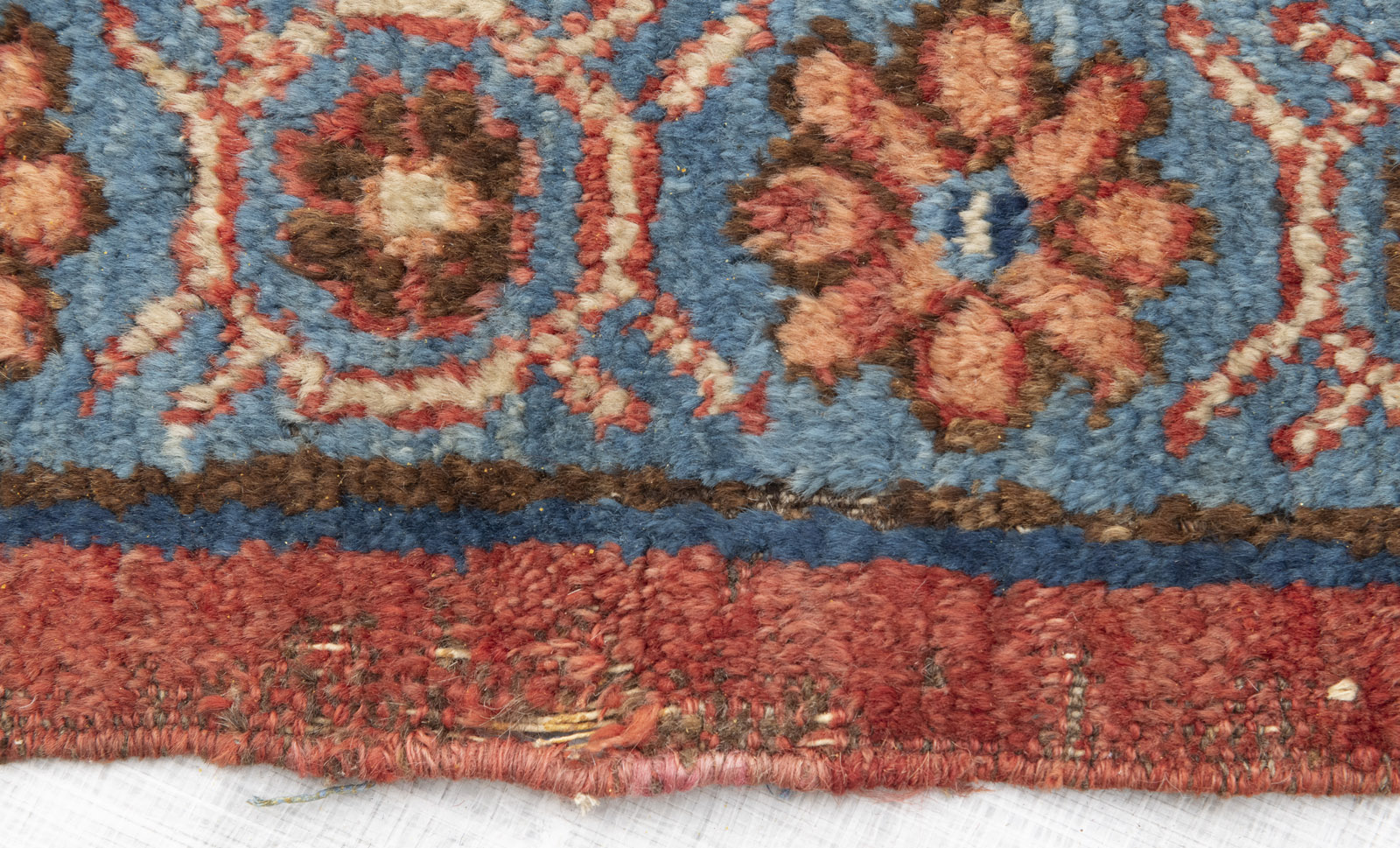 A KHOTAN RUG WITH MEDALLIONS - Image 3 of 8