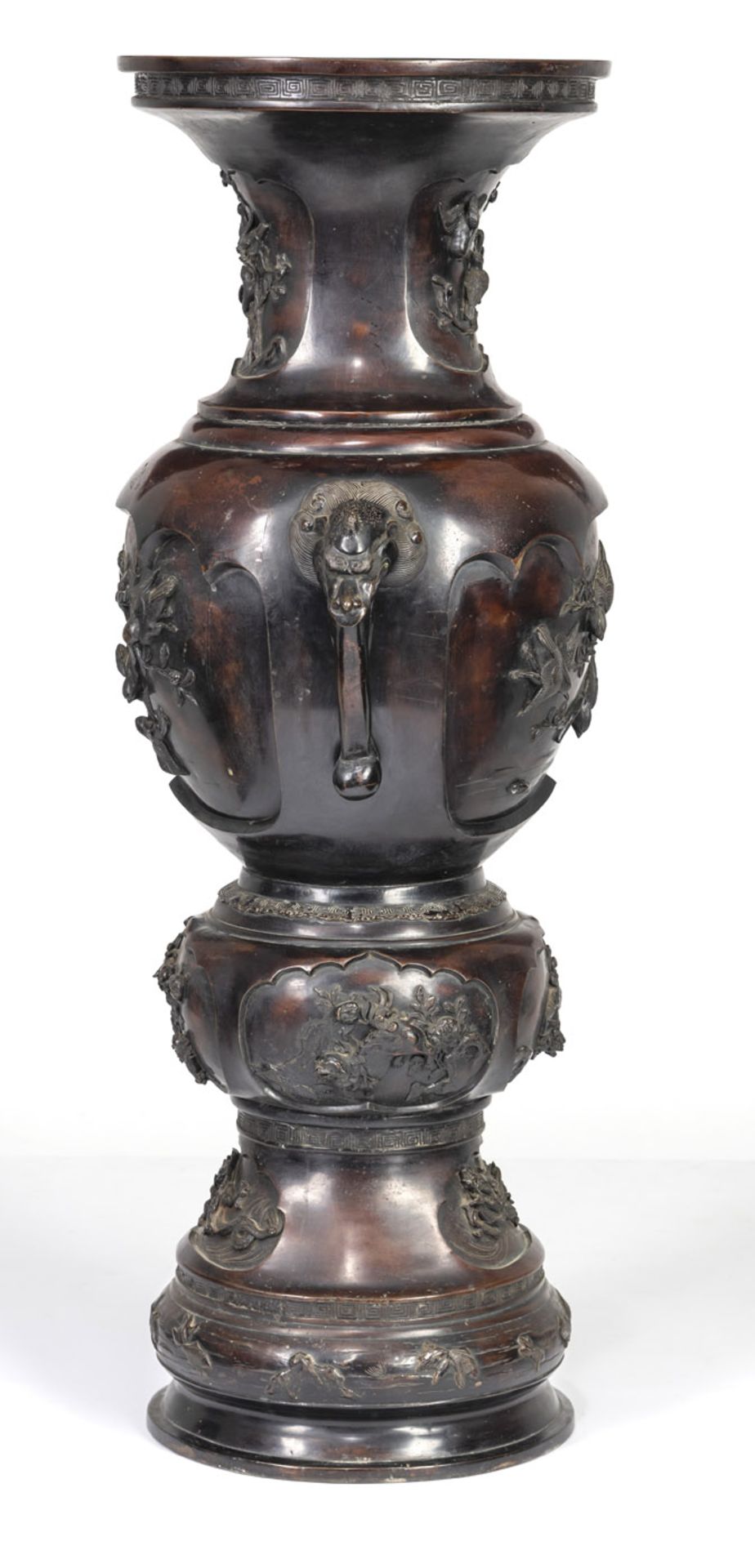 A LARGE BRONZE VASE WITH TWO BAKU HEAD HANDLES AND RESERVES DEPICTING FLOWERS AND BIRD IN RELIEF ON - Image 6 of 8
