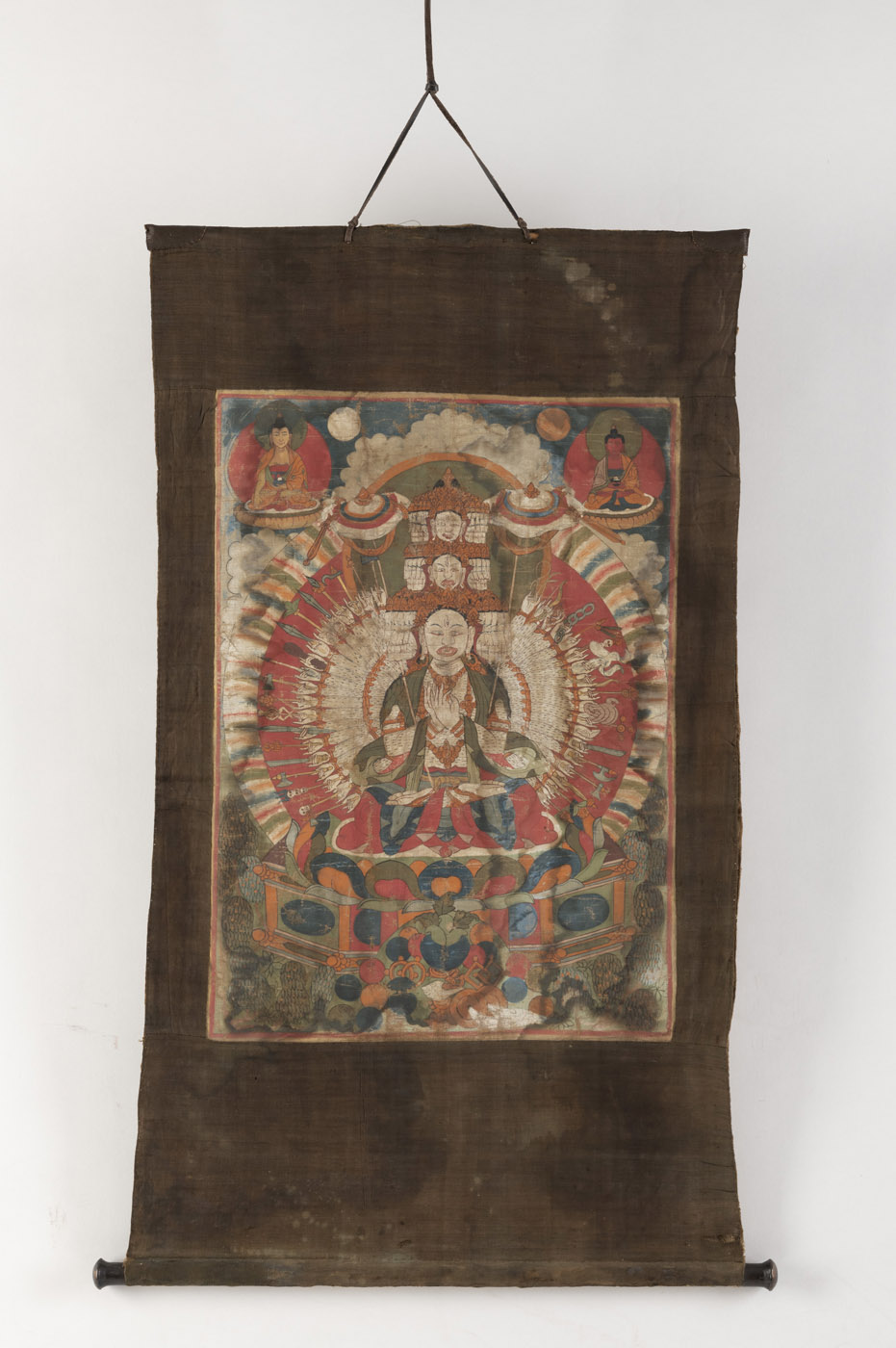 A RARE THANGKA OF USHNISASITATAPATRA - Image 2 of 3