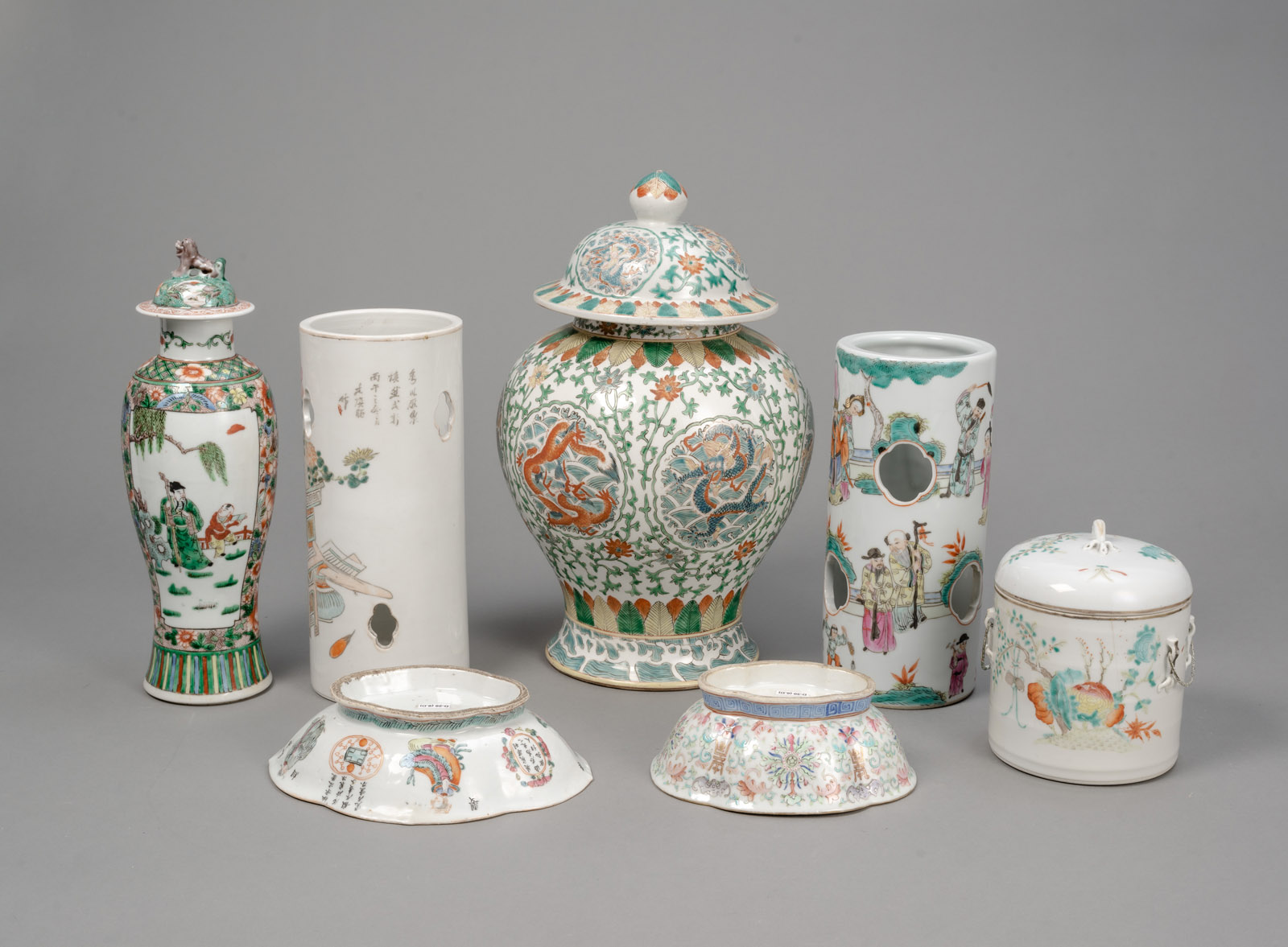 TWO 'FAMILLE ROSE' PORCELAIN HAT STANDS, TWO VASES AND COVERS, A LIDDED BOX, AND TWO STEM TRAYS, E. - Image 2 of 4