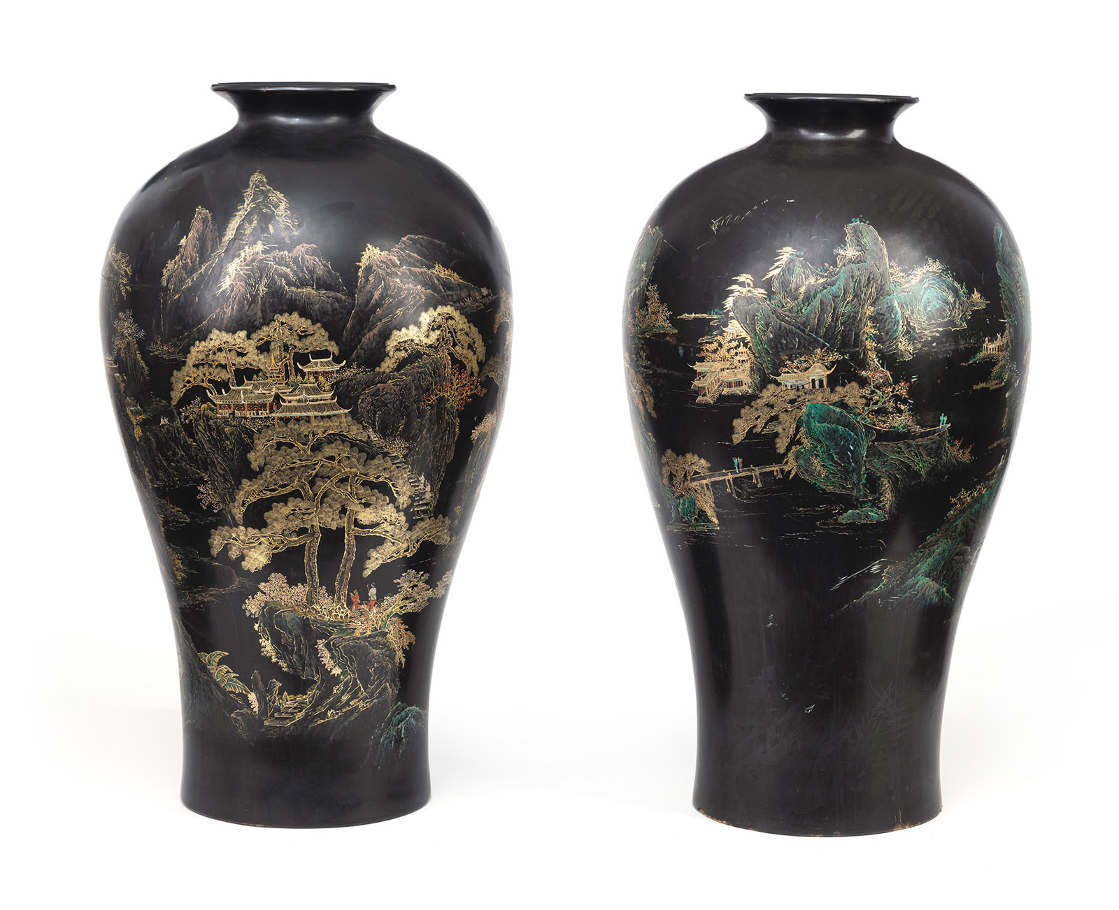 A PAIR OF LARGE GOLD- AND BLACK-LACQUER LANDSCAPE VASES, 'MEIPING'