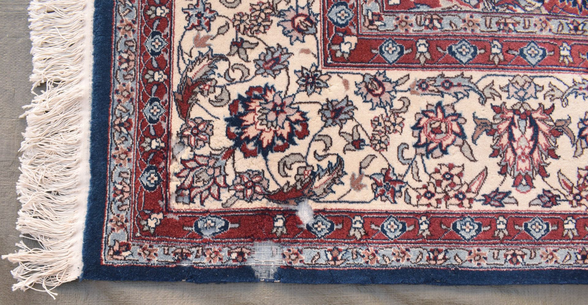 Alter Teppich mit Zentralmedaillon - Bild 2 aus 7