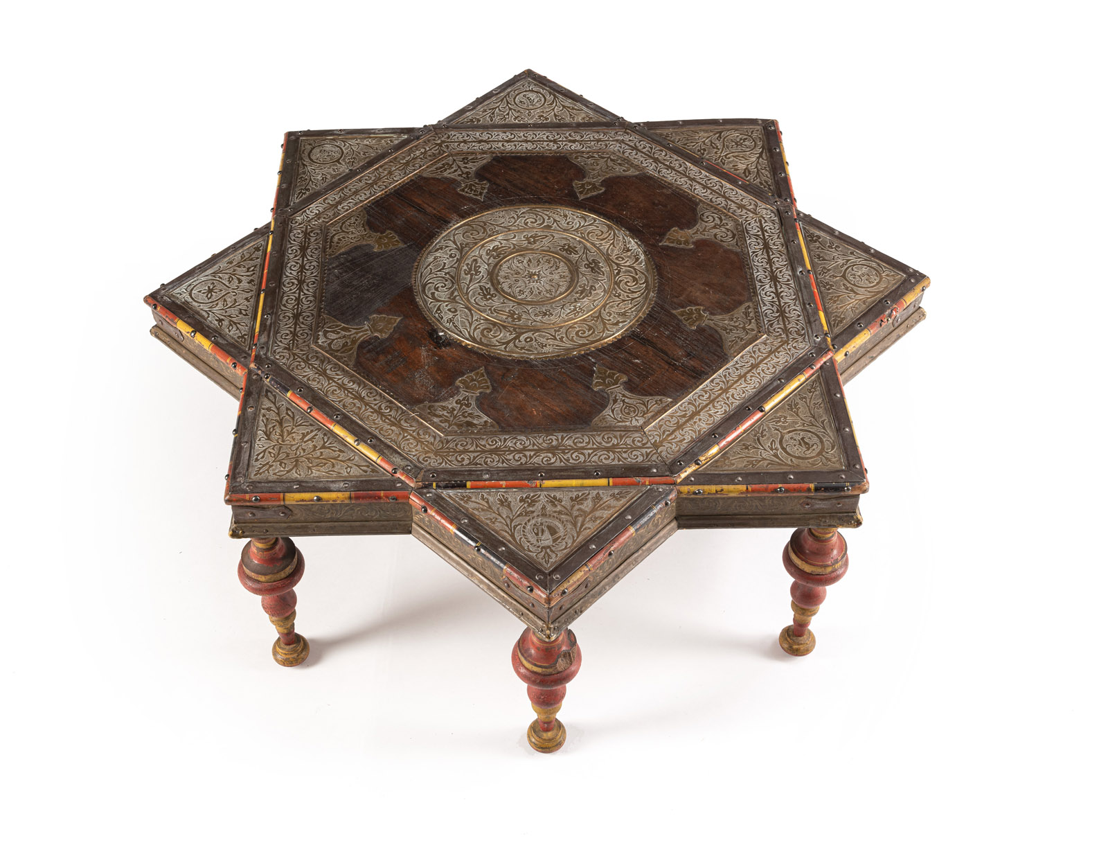 A STAR-SHAPED METAL EMBELLISHED WOOD TABLE - Image 4 of 8