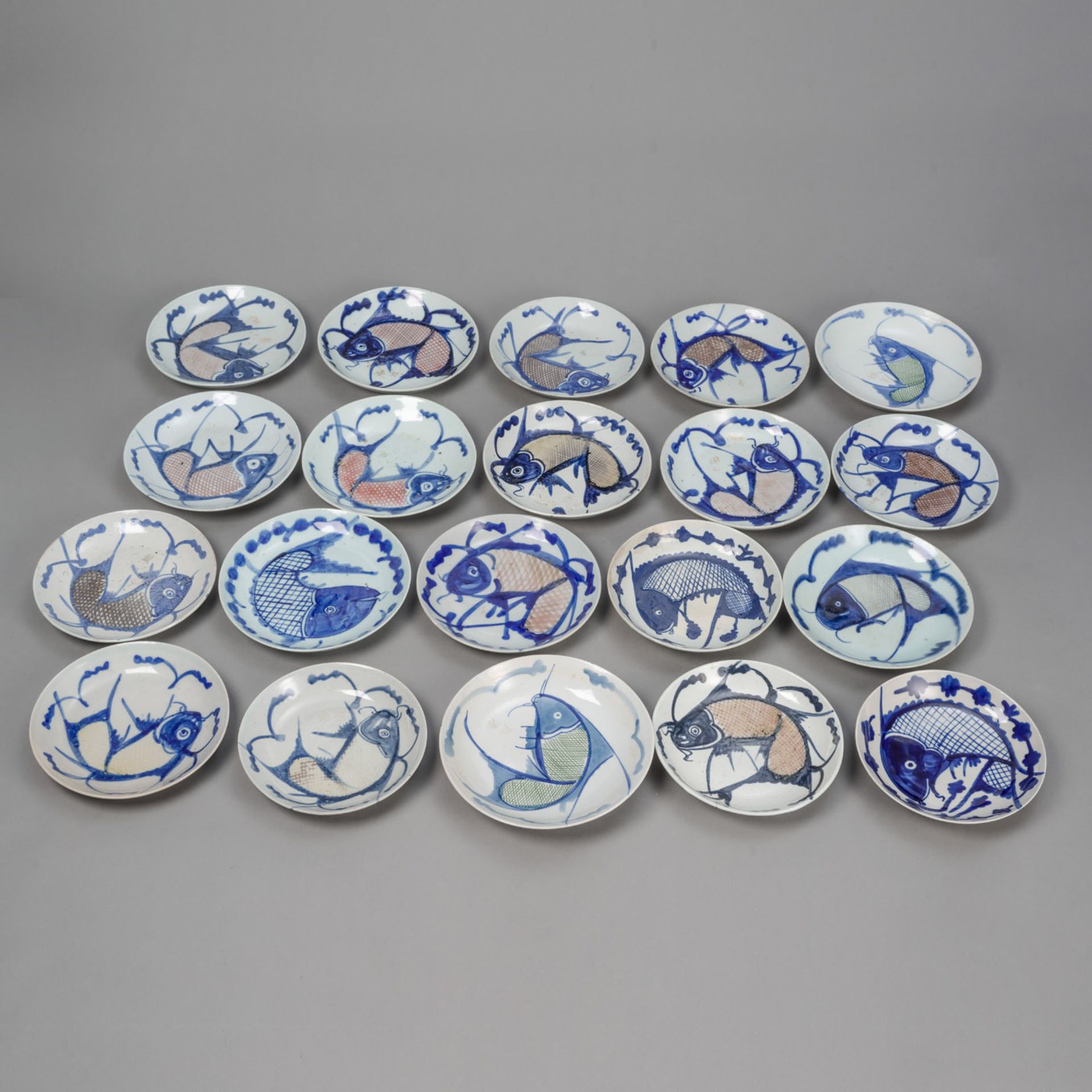 A GROUP OF 20 PORCELAIN FISH DISHES